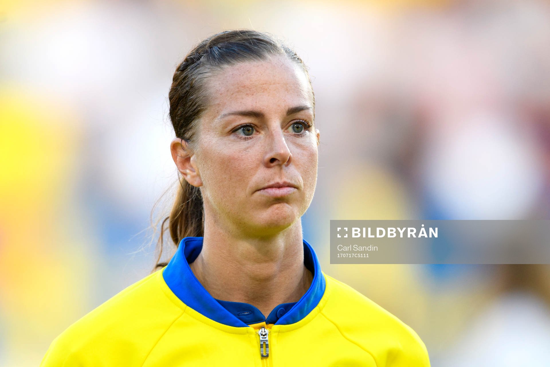 Sveriges Lotta Schelin vid lineup innan fotbollsmatchen mellan Tyskland och Sverige under fotbolls-EM den 17 juli 2017 i Breda.