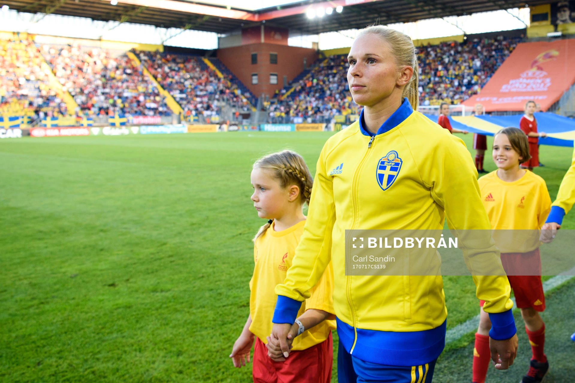 Sveriges Jonna Andersson innan fotbollsmatchen mellan