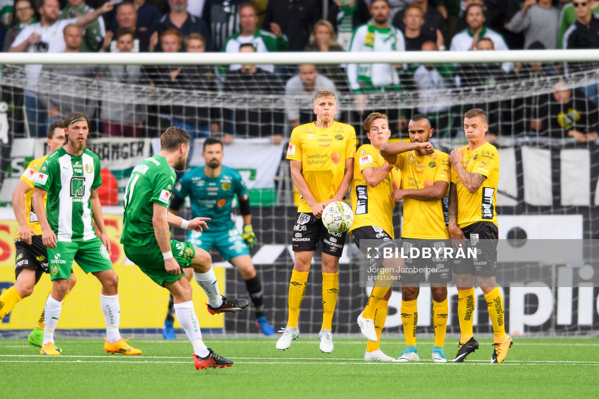 Elfsborgs mur bestående av Joakim Nilsson, Simon Olsson,