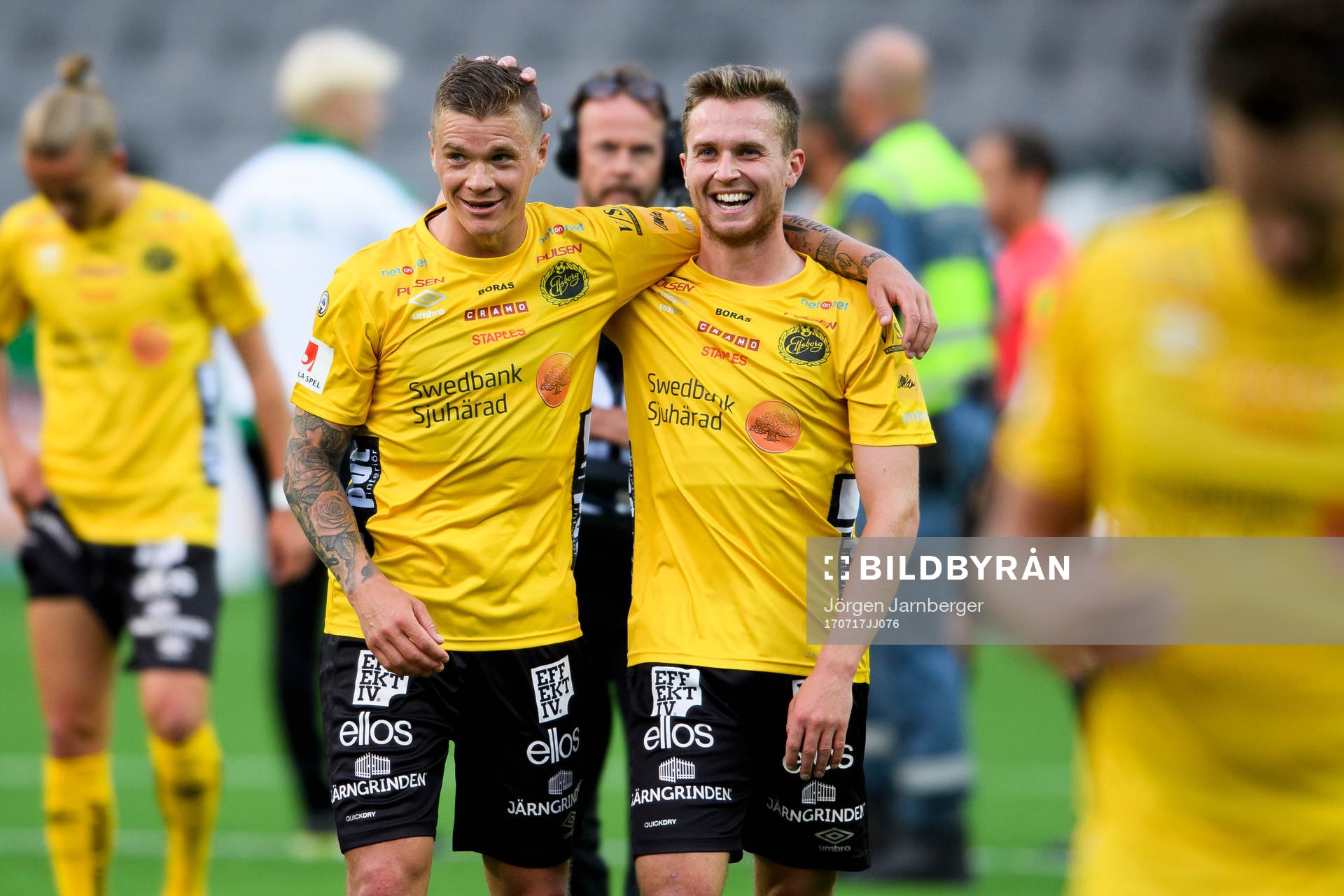 Elfsborgs Samuel Holmén och Adam Lundqvist jublar