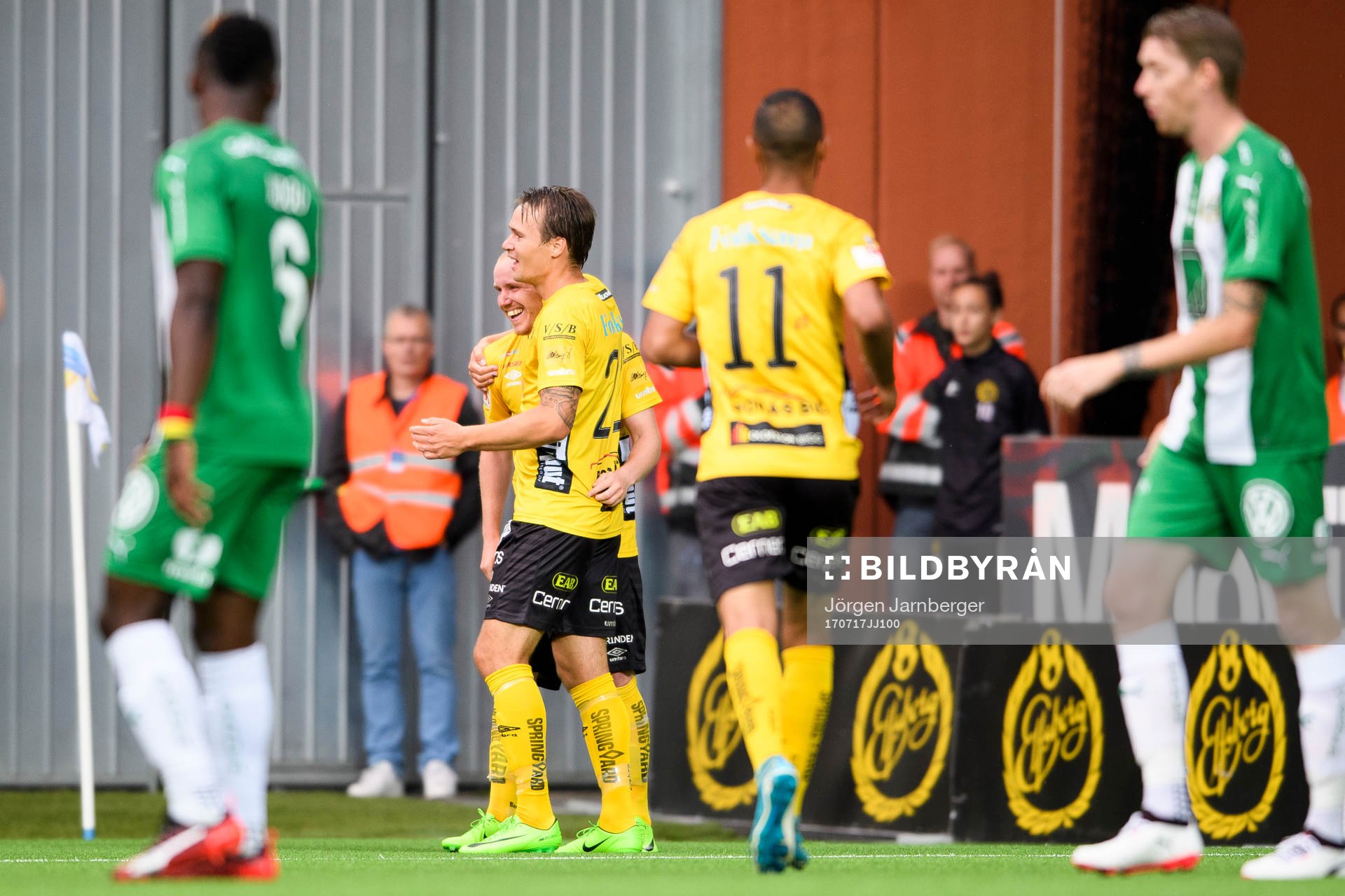 Elfsborgs Simon Lundevall kramas om av Viktor Prodell