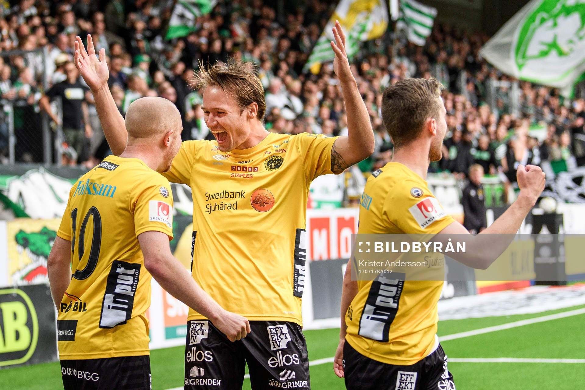 Elfsborgs Simon Lundevall (v) har gjort 1-0 och jublar