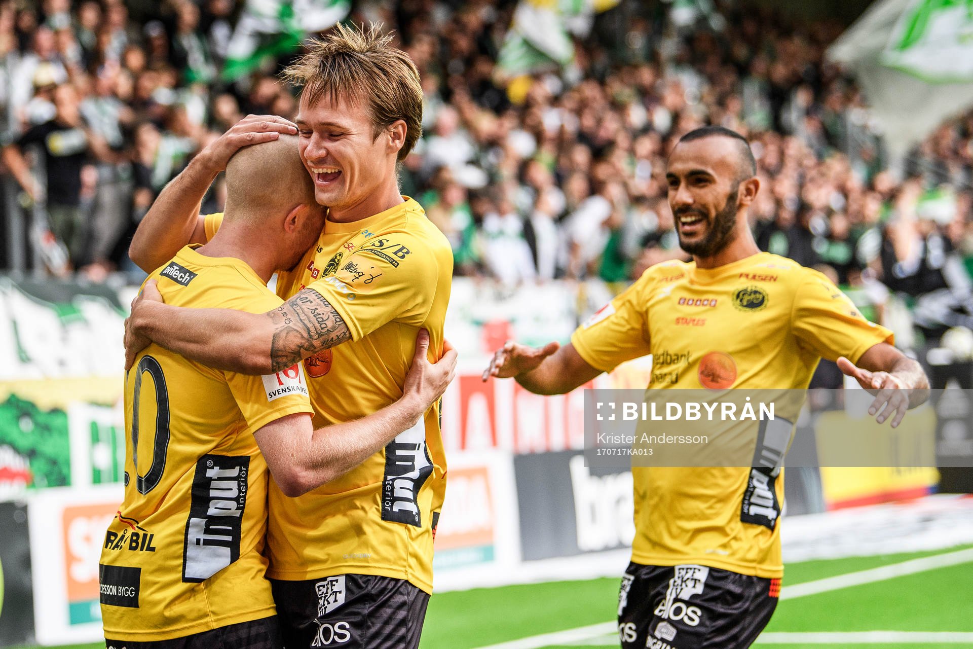 Elfsborgs Simon Lundevall (v) har gjort 1-0 och jublar