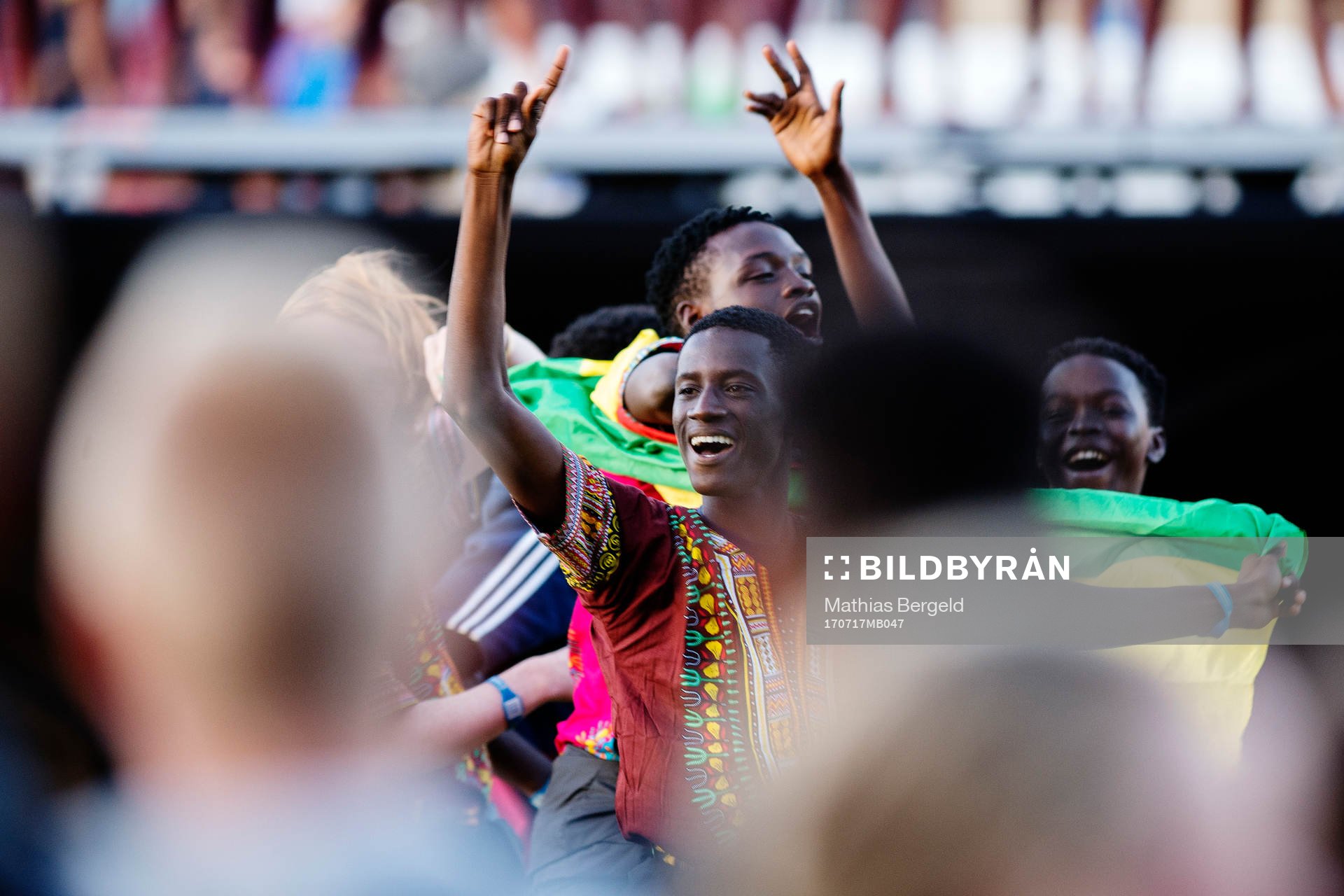 Deltagare från Ghana marscherar