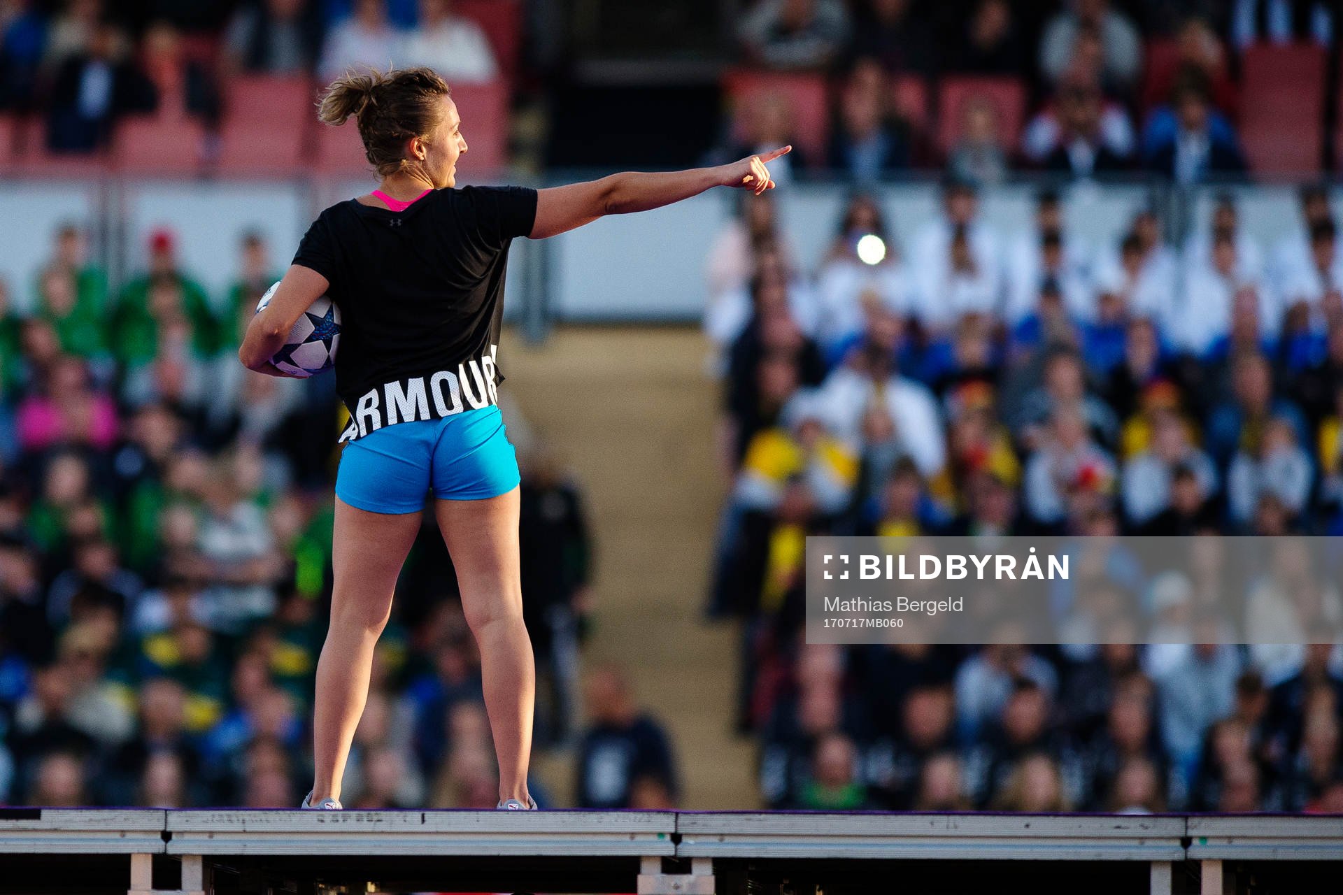 Kitti Szasz, Ungern, uppträder med freestyle football under invigningen av Gothia Cup den 17 juli 2017 i Göteborg.
