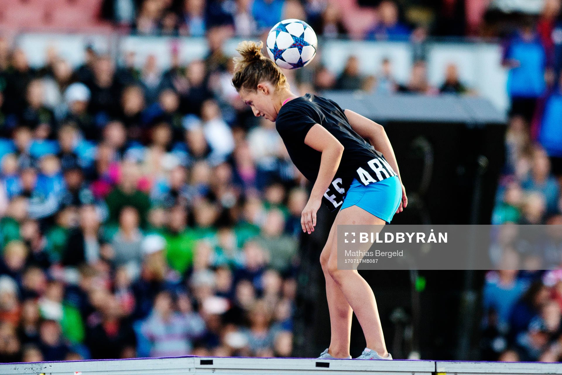Kitti Szasz, Ungern, uppträder med freestyle football