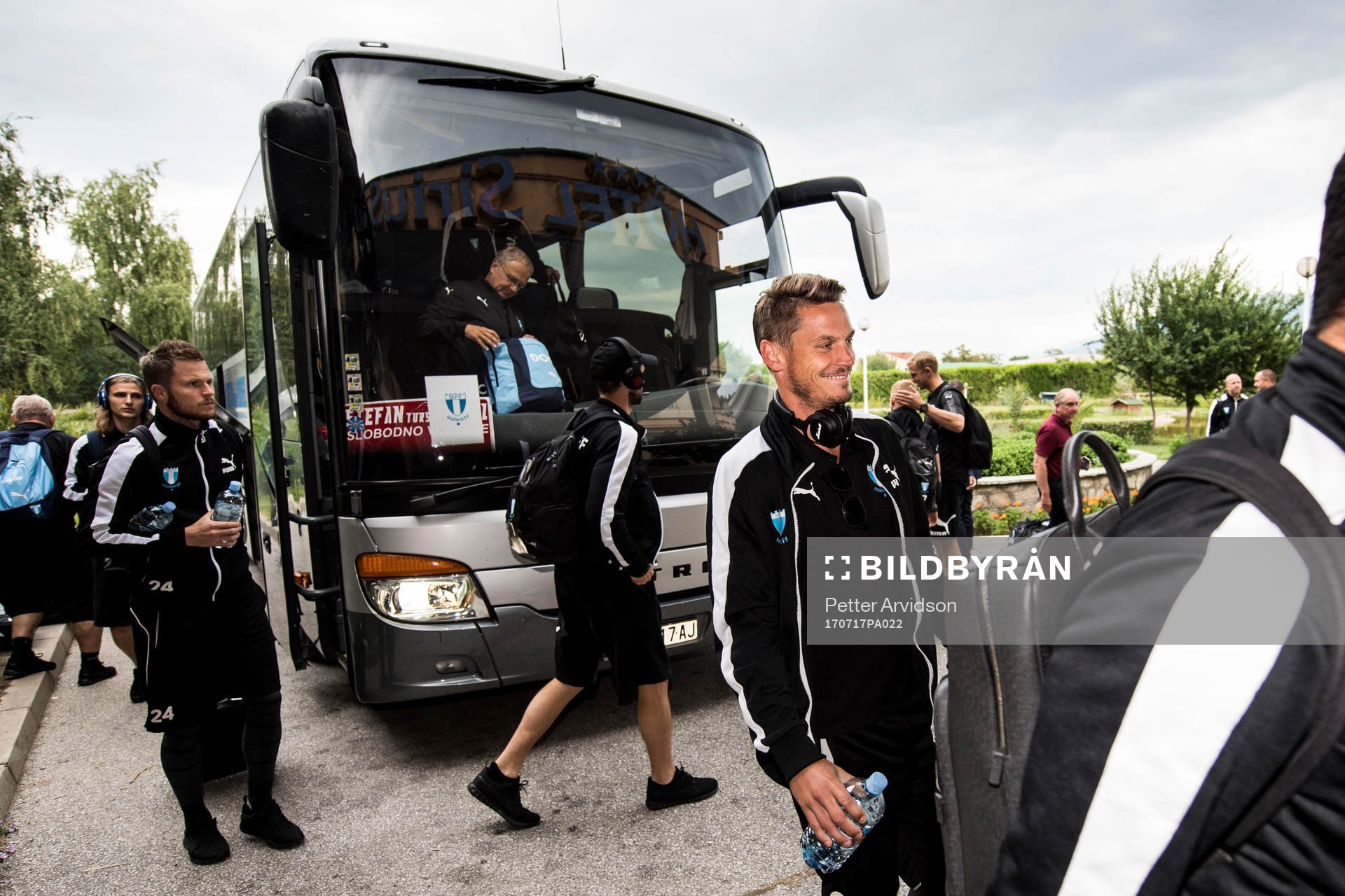 Malmö FFs Markus Rosenberg anländer till hotellet inför kvalet till Champions League den 17 juli 2017 i Strumica.