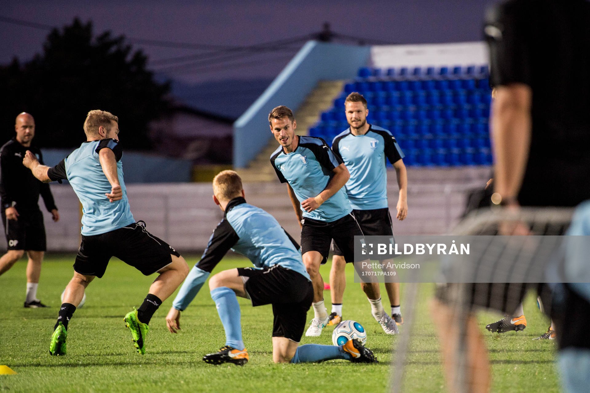 Malmö FFs Markus Rosenberg och Anton Tinnerholm under en träning inför kvalet till Champions League den 17 juli 2017 i Strumica.