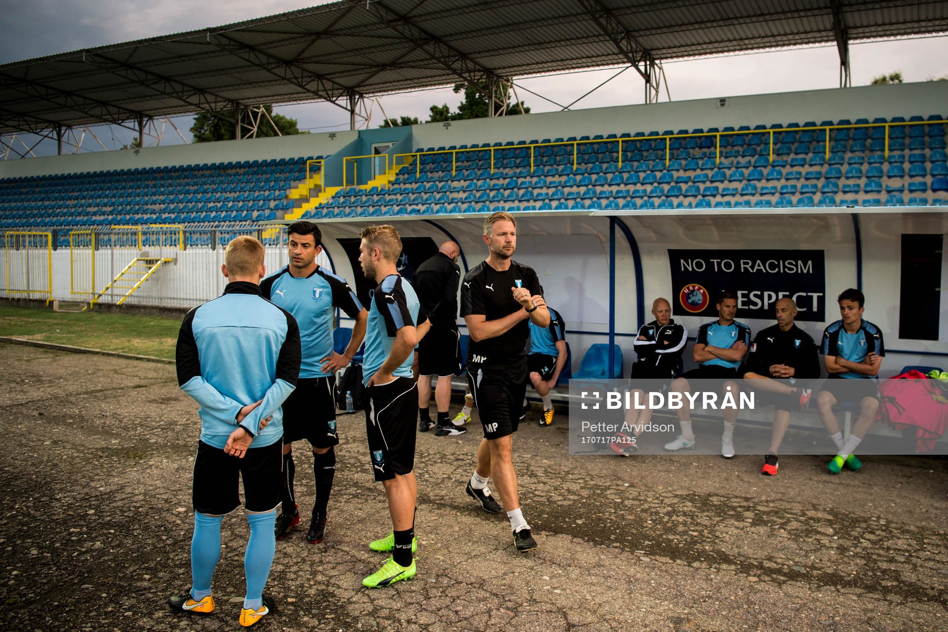 Malmö FFs tränare Magnus Pehrsson och spelare på Mladost