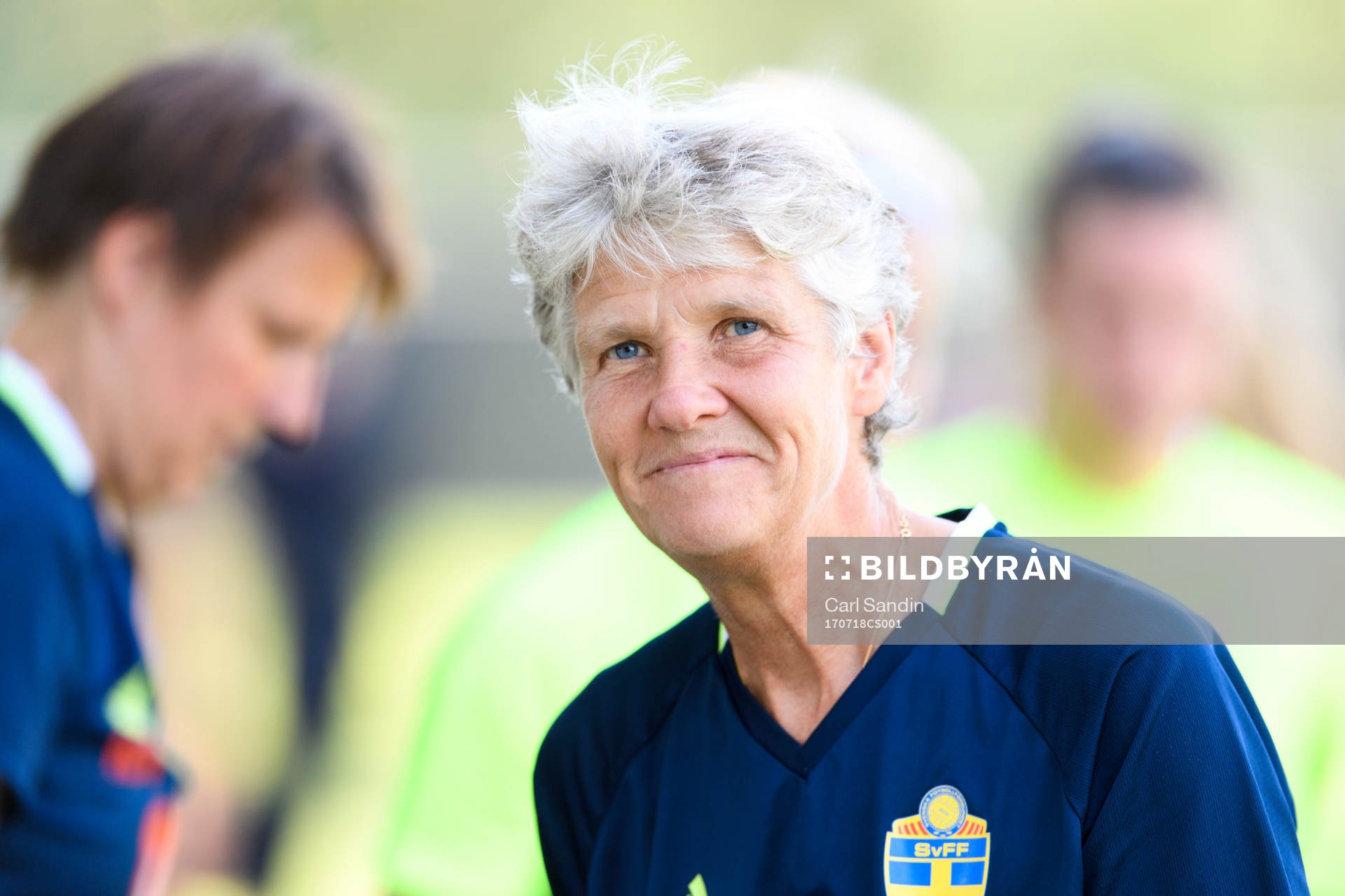 Förbundskapten Pia Sundhage på en träning med det