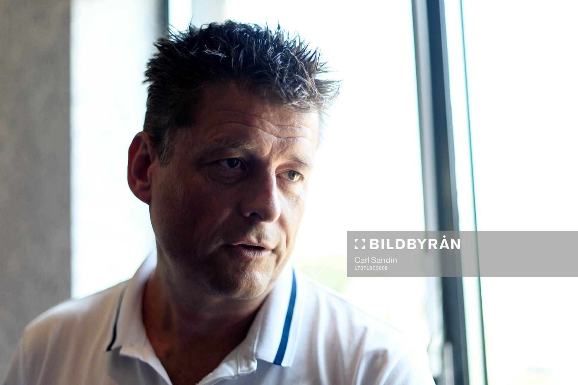 Läkare Mats Börjesson blir intervjuad på en pressträff