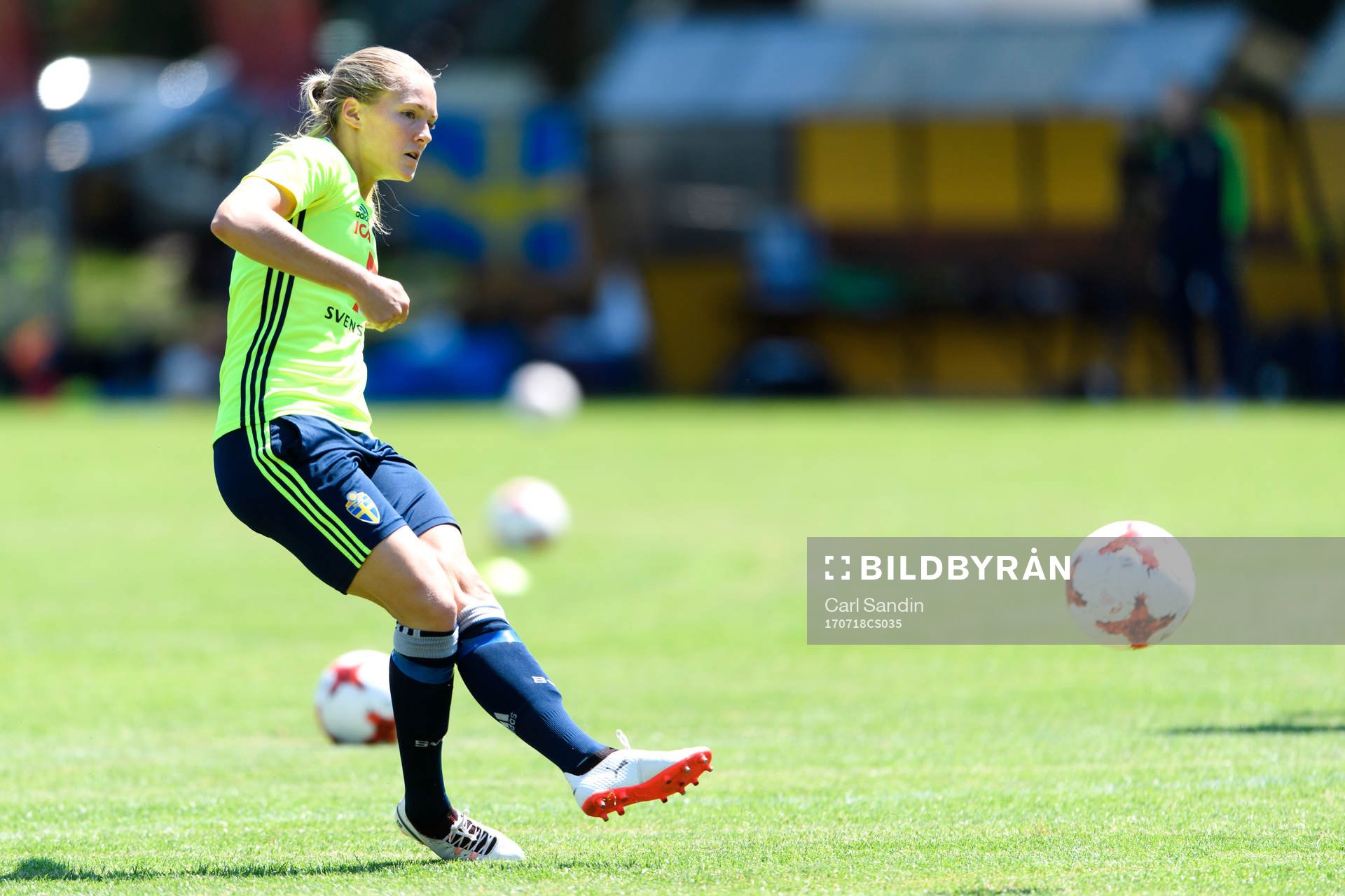 Magdalena Eriksson på en träning med det svenska