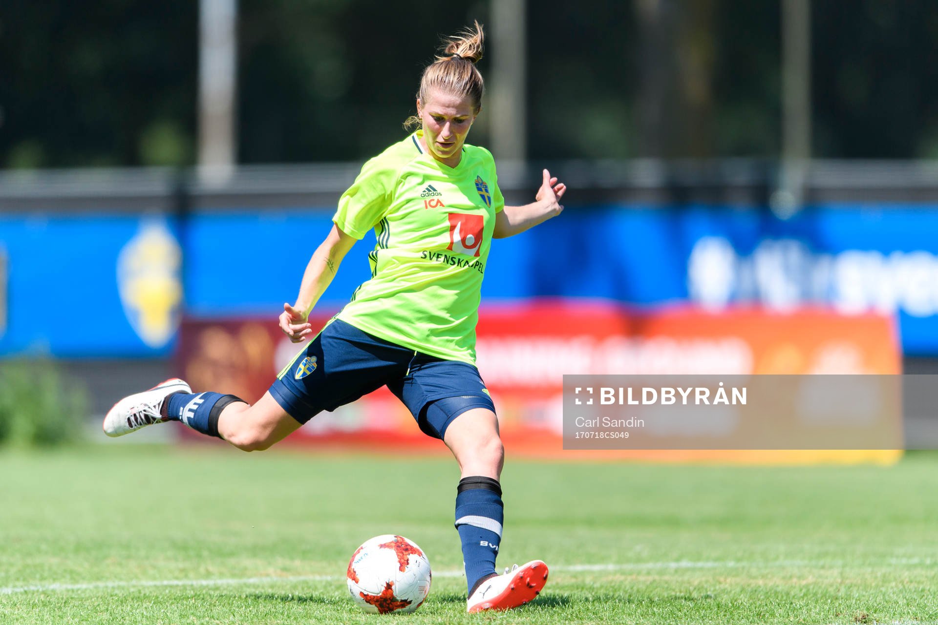 Emma Berglund på en träning med det svenska landslaget