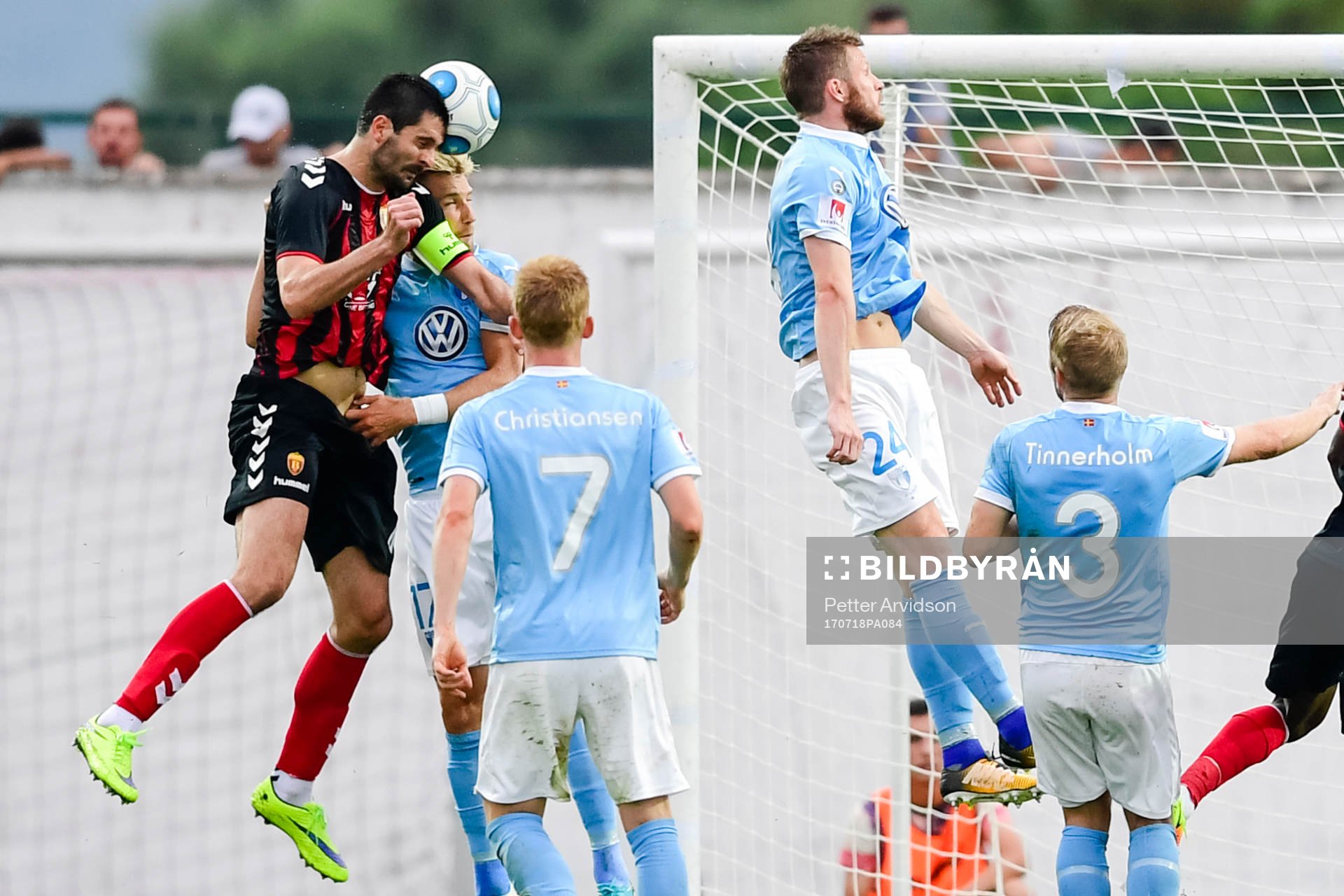  Vardars Boban Grncharov kvitterar till 1-1 under en fotbollsmatch mellan Vardar och Malmö FF i kvalet till Champions League den 18 juli 2017 i Strumica.
