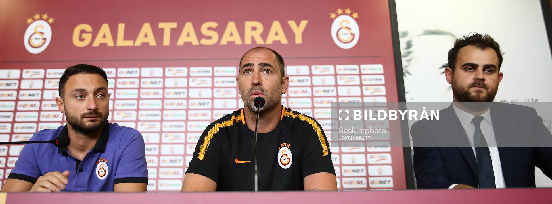 Galatasarays tränare Igor Tudor (mitten)