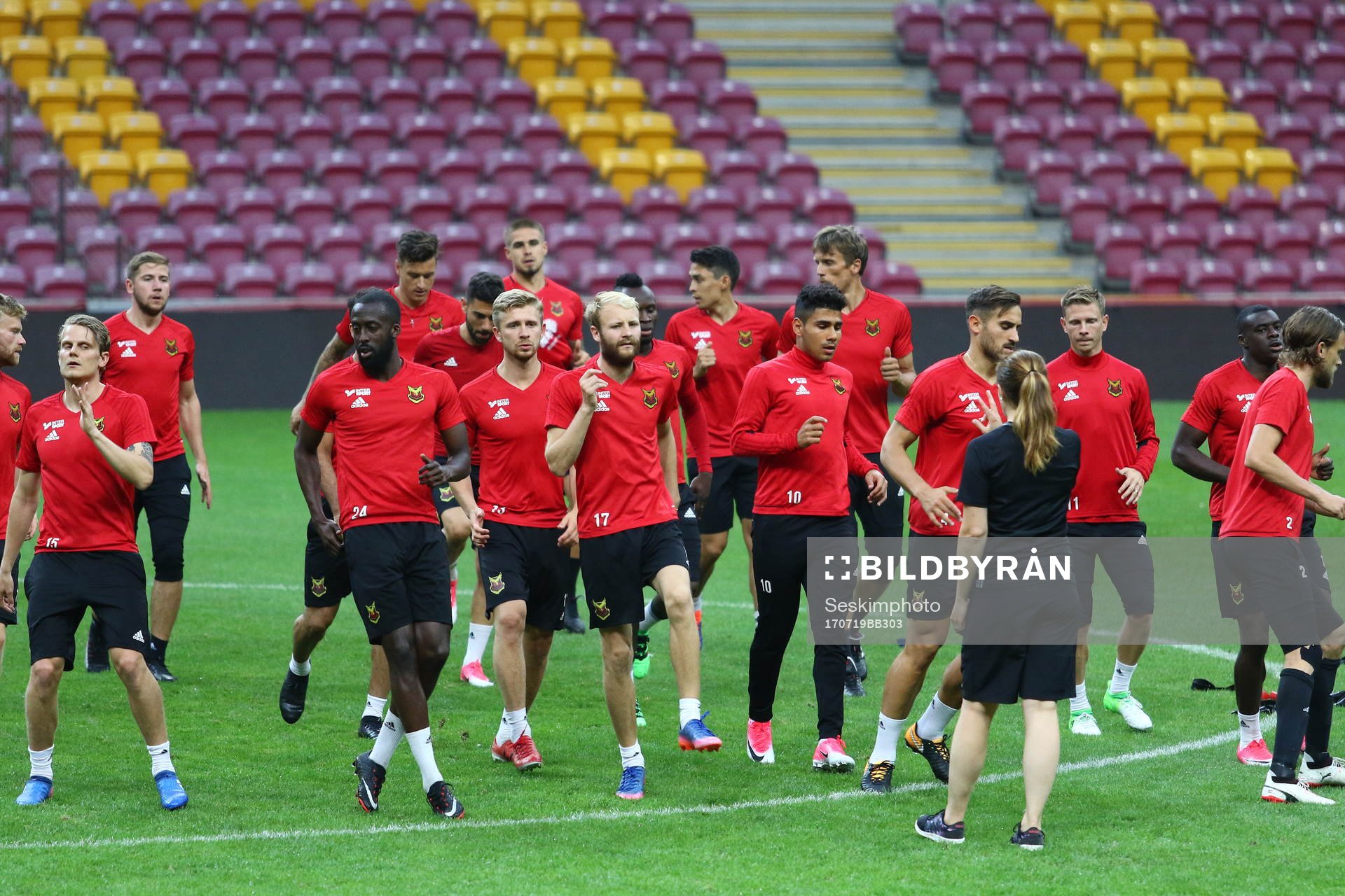 Östersunds spelare värmer upp