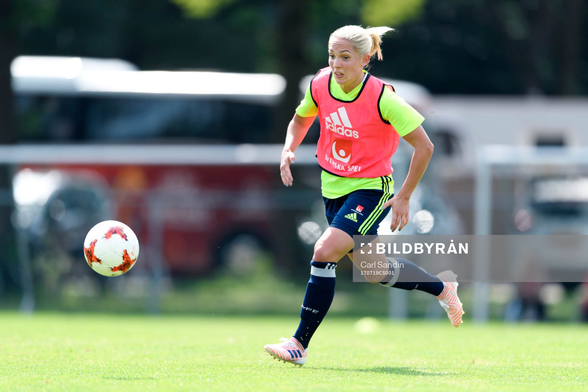 Elin Rubensson på en träning med det svenska landslaget