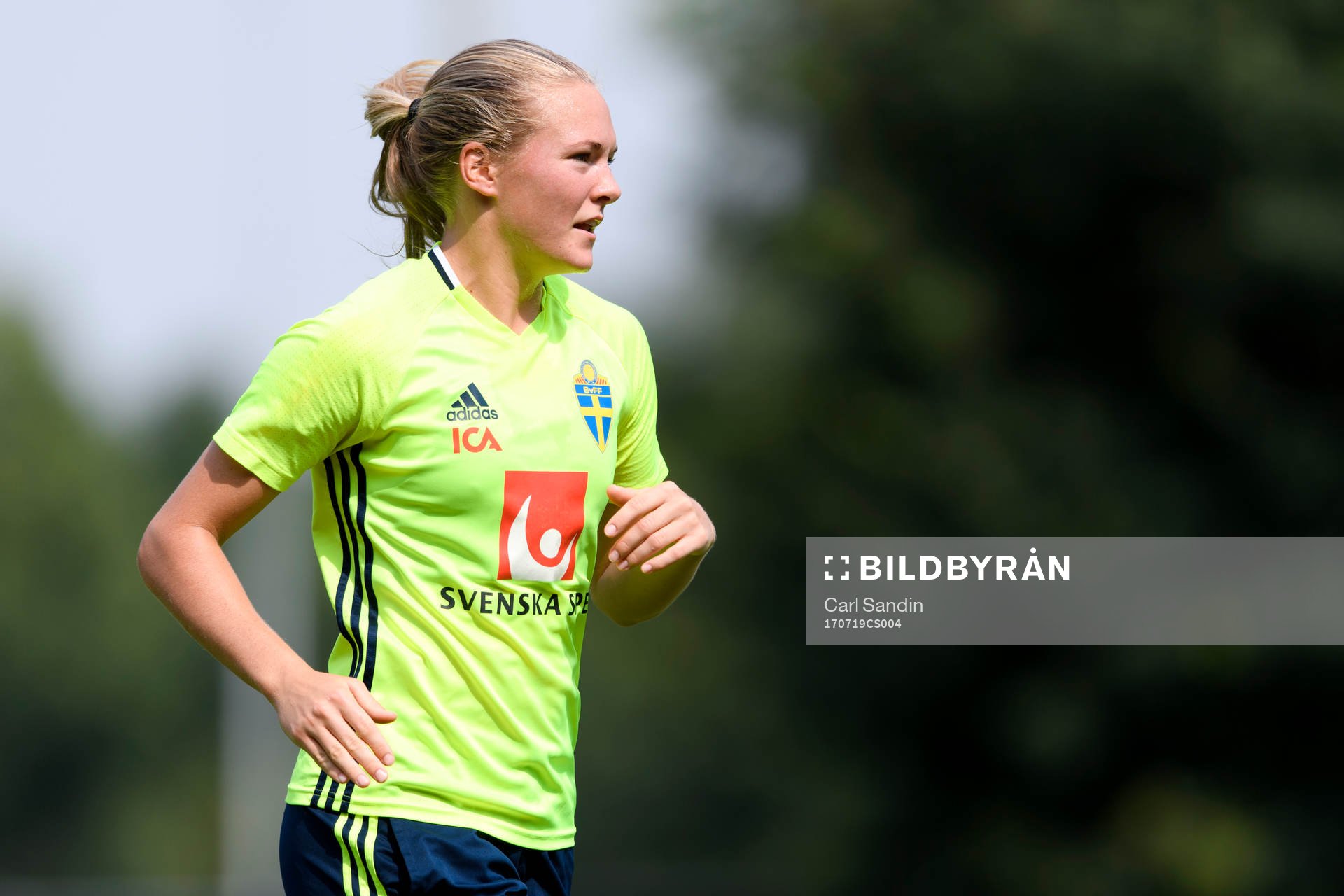 Magdalena Eriksson på en träning med det svenska