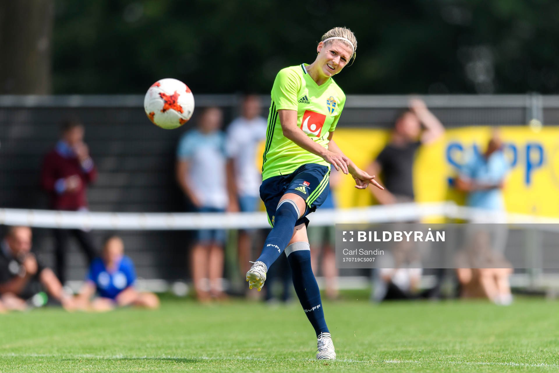 Olivia Schough på en träning med det svenska landslaget