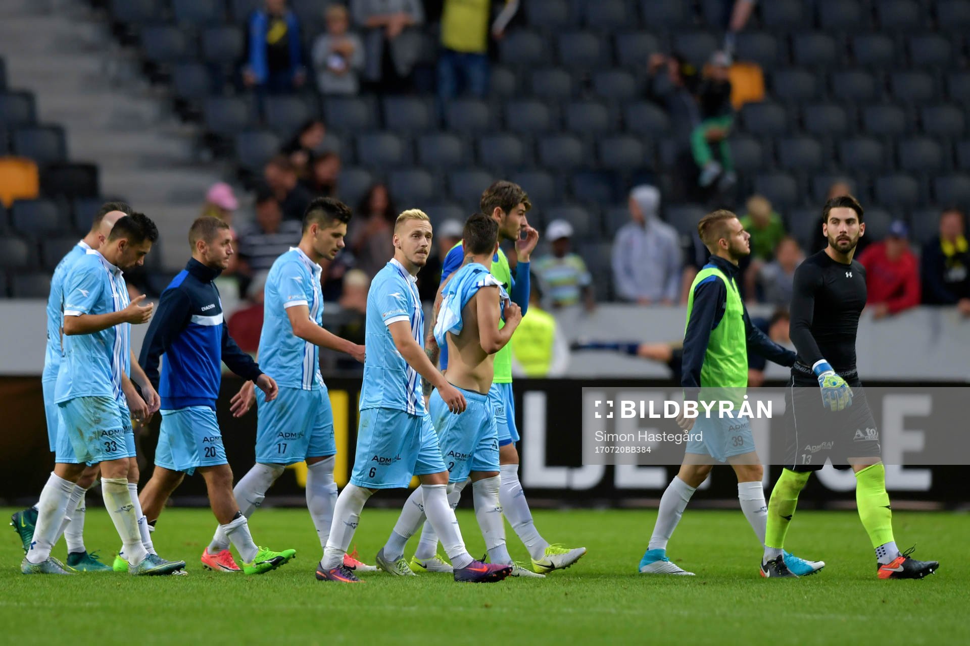 Zeljeznicars deppar medan de lämnar plan