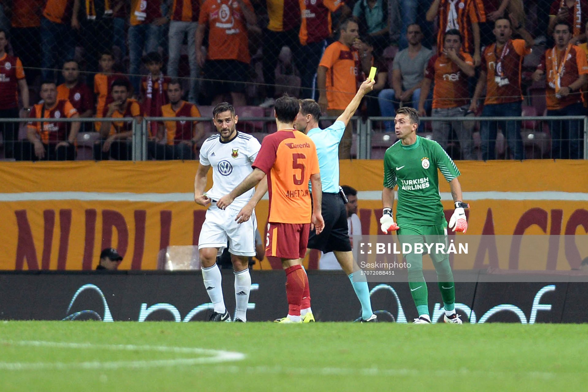 Östersunds Sotirios Papagiannopoulus och Galatasarays