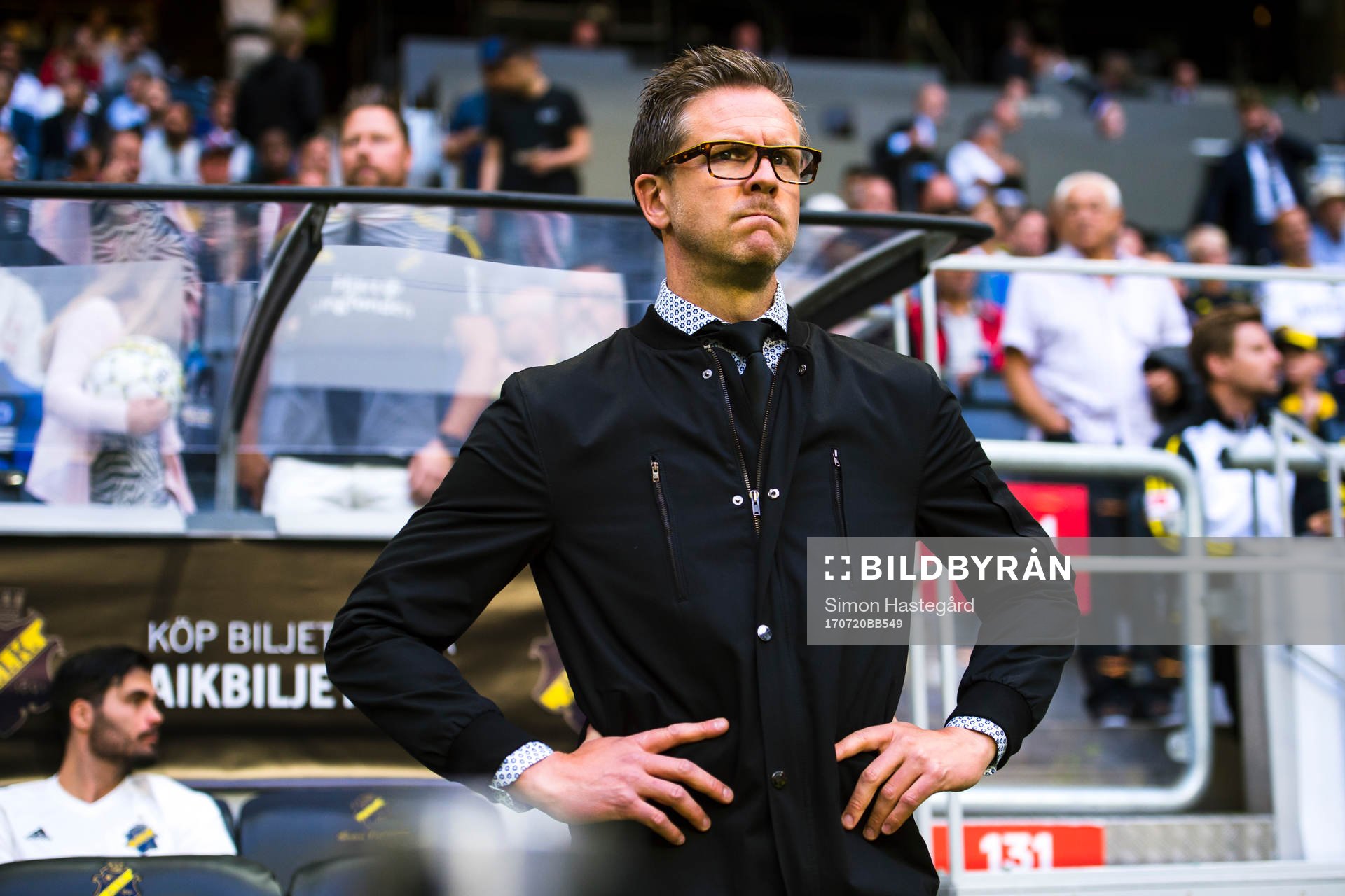 s tränare Rikard Norling före fotbollsmatchen i kvalet