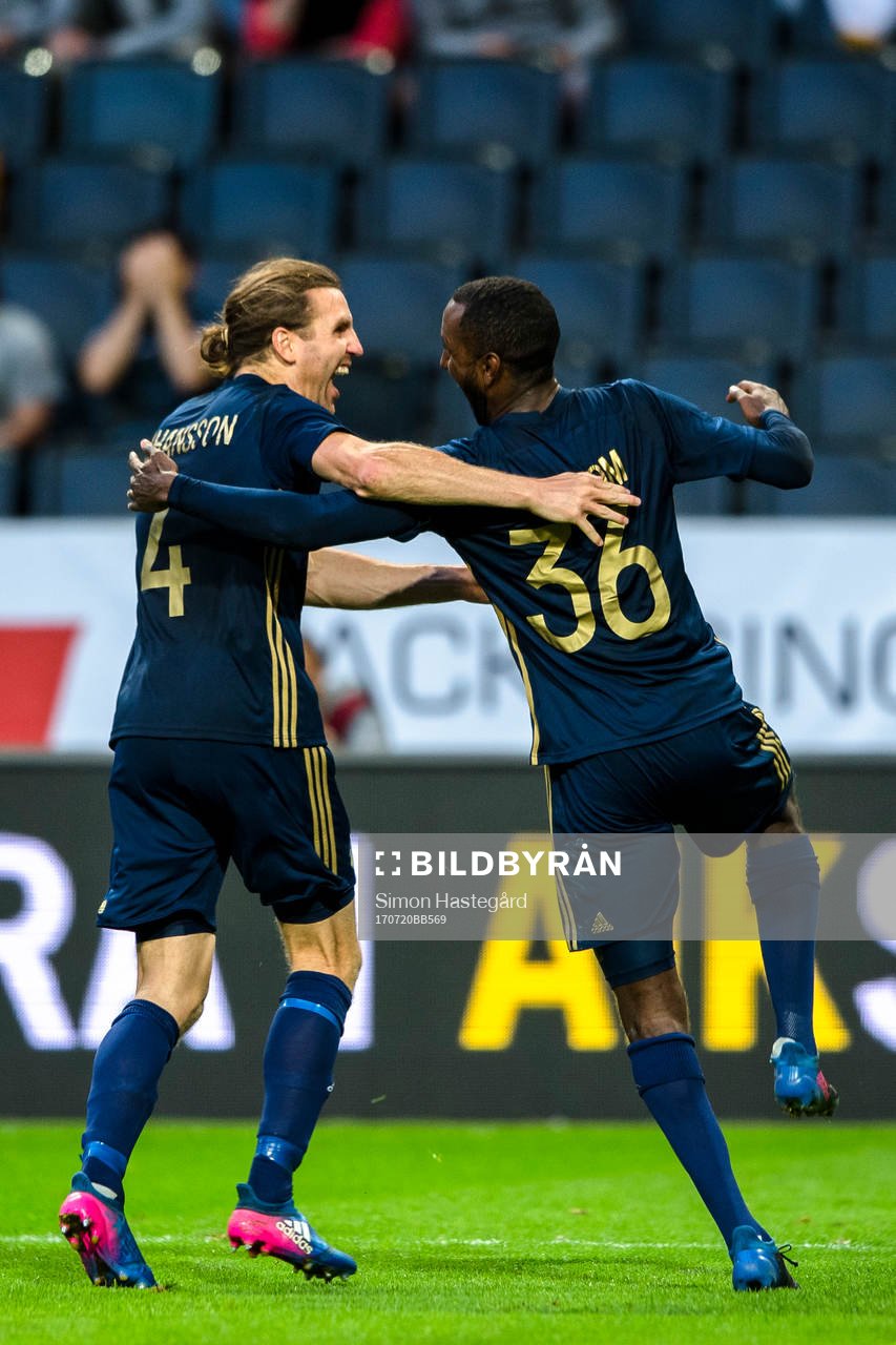 s Nils-Eric Johansson och Henok Goitom jublar