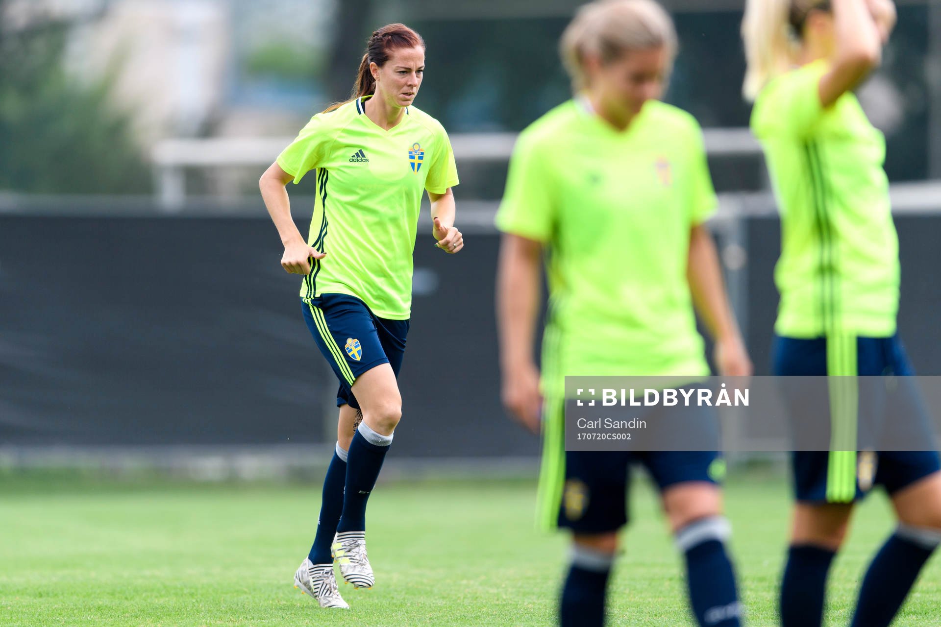 Lotta Schelin på en träning med det svenska landslaget
