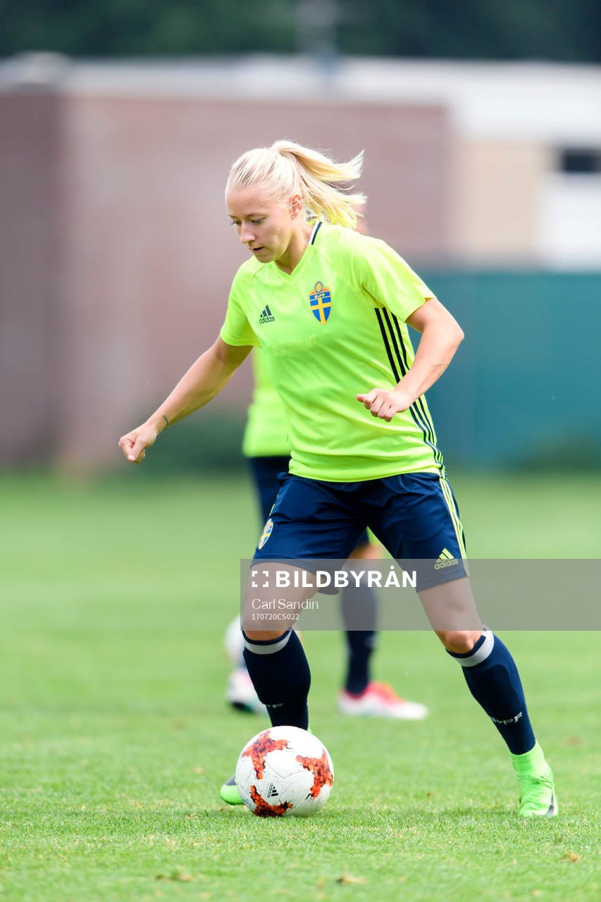 Julia Spetsmark på en träning med det svenska landslaget