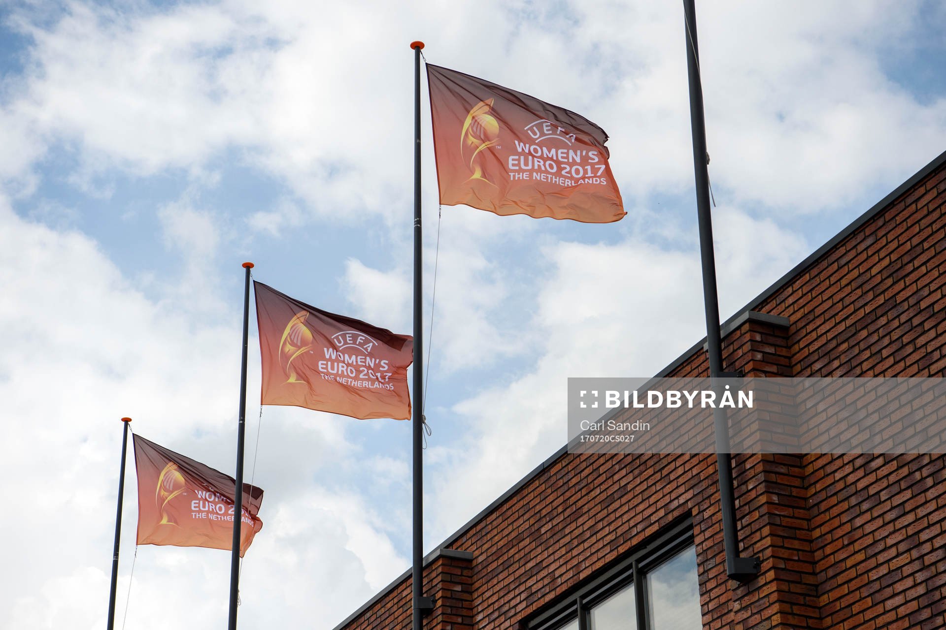 Flaggor på arenataket