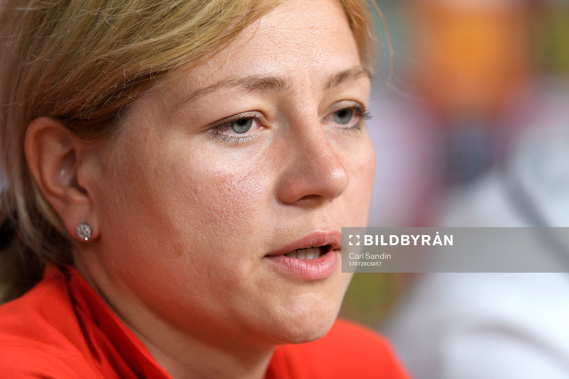 Förbundskapten Jelena Fomina på en presskonferens med det