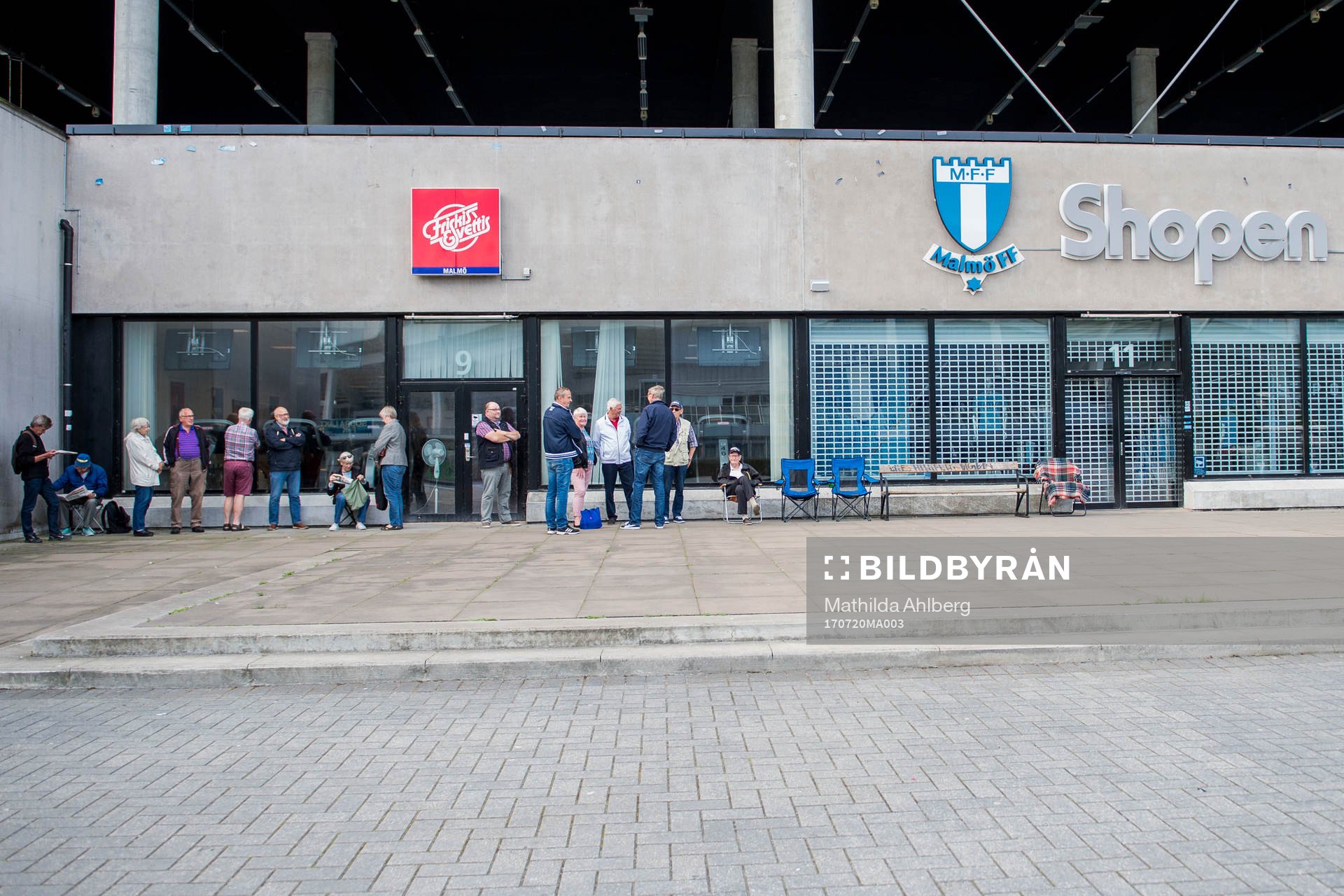 Kö utanför MFF Shopen