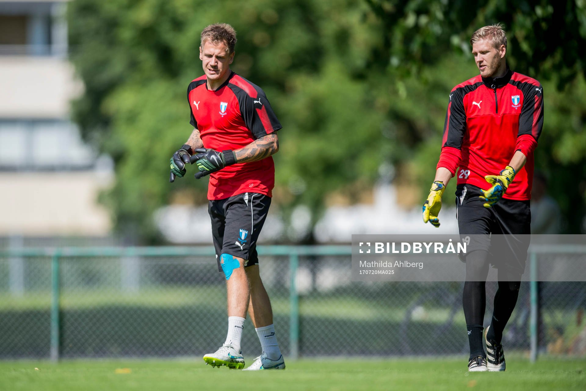 Malmö FFs Johan Dahlin och målvakt Fredrik Andersson