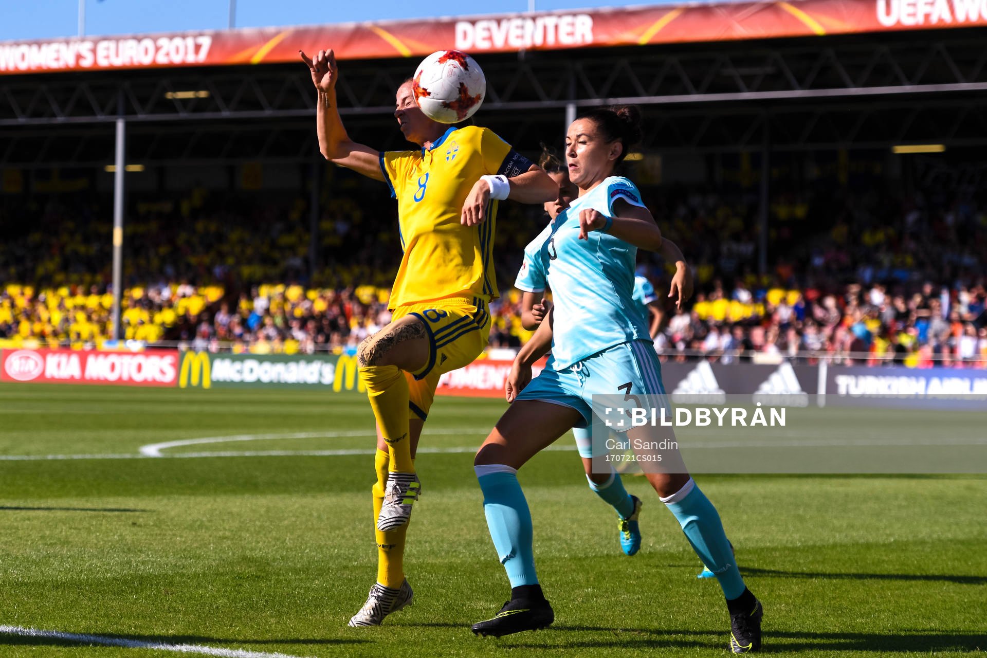Sveriges Lotta Schelin och Rysslands Anna Kozjnikova i