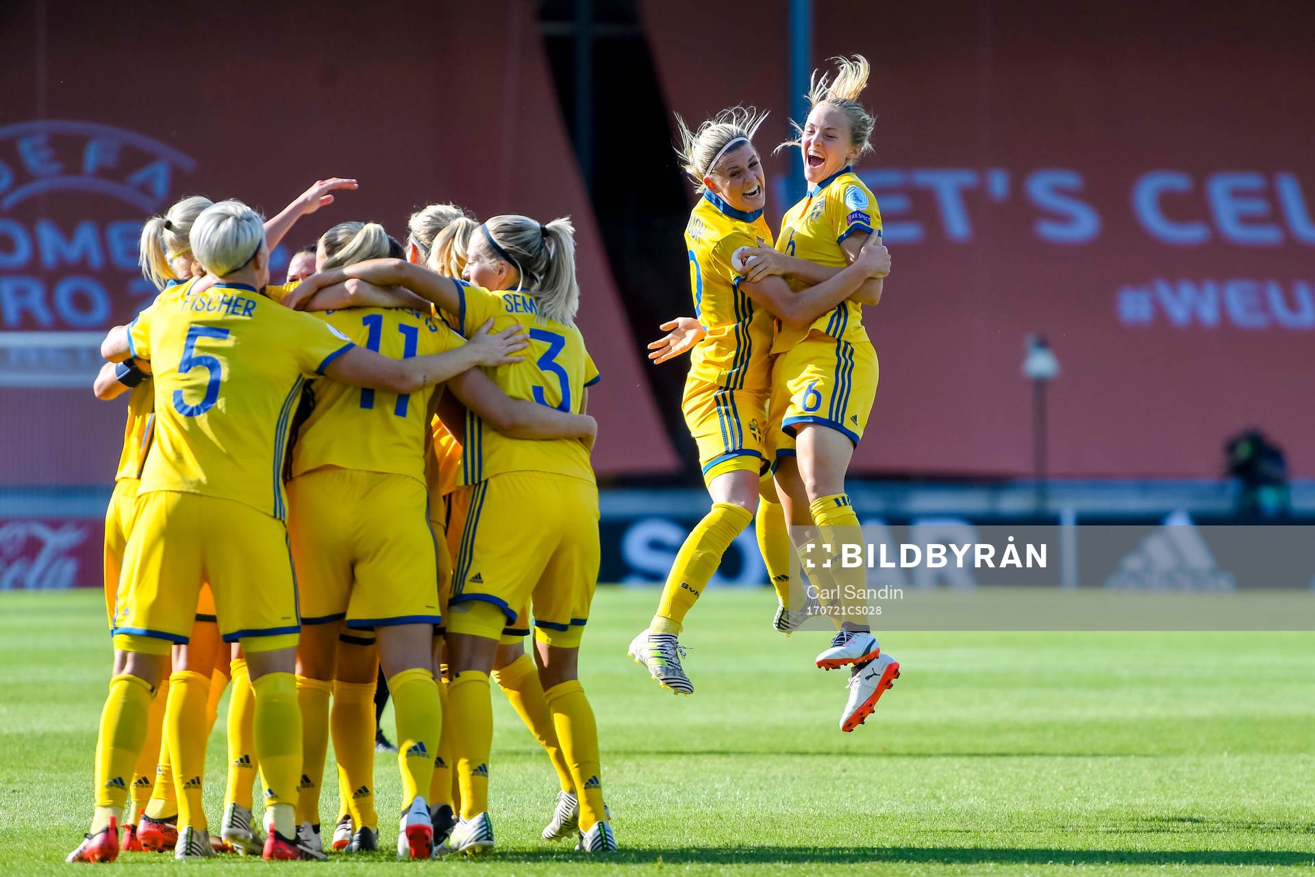 Sveriges Olivia Schough och Magdalena Eriksson  jublar