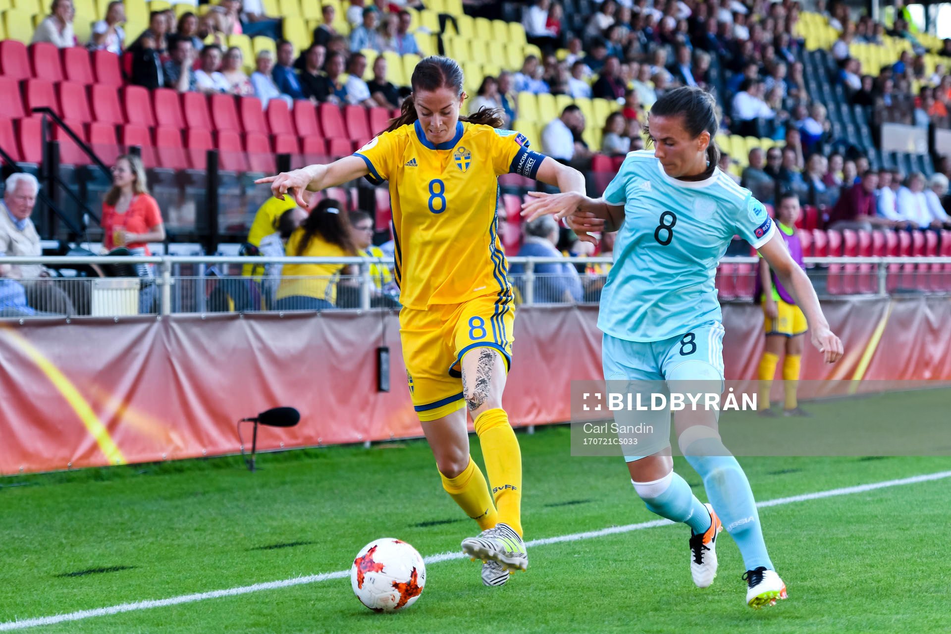 Sveriges Lotta Schelin och Rysslands Darja Makarenko i