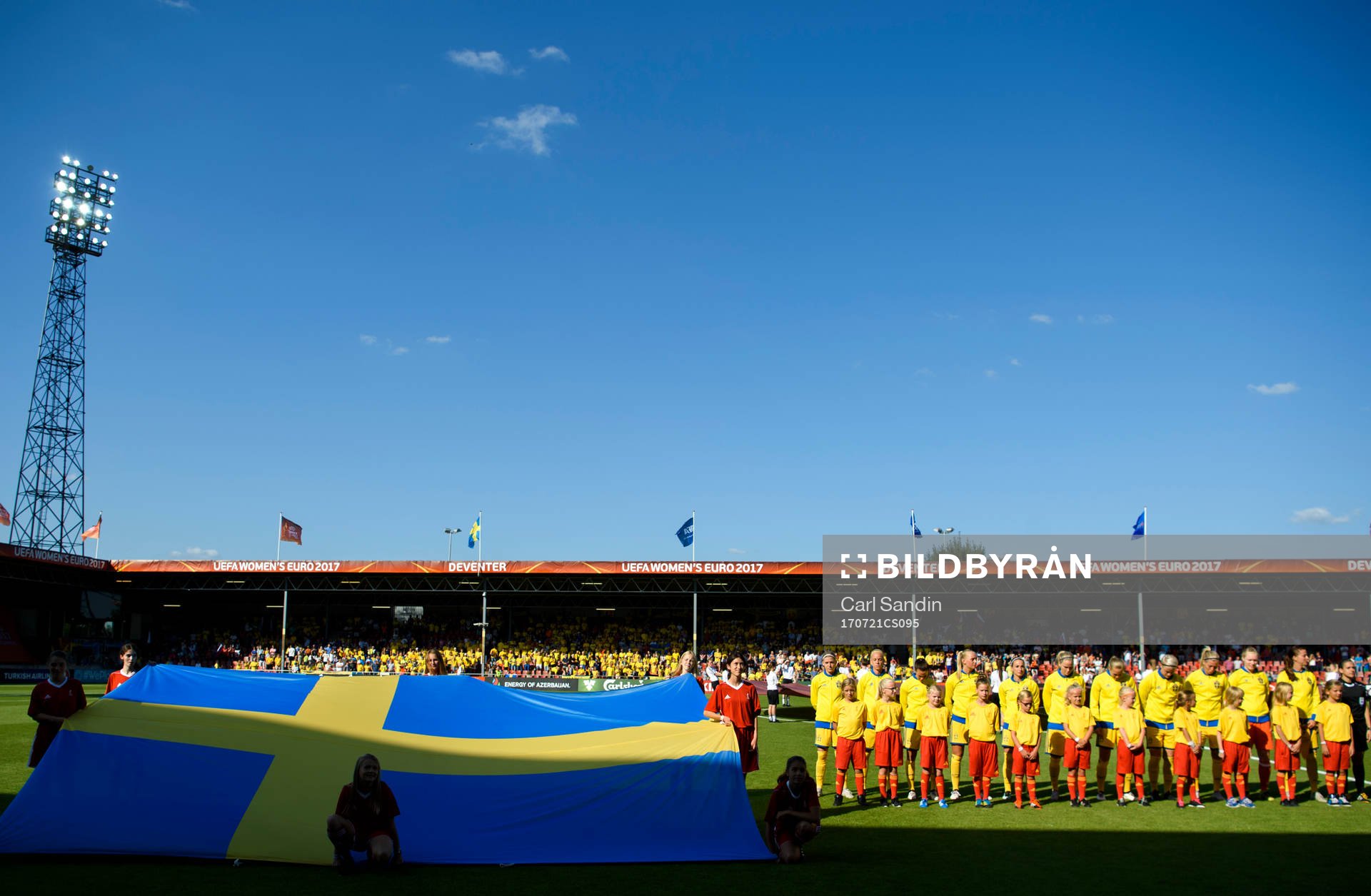 Sveriges spelare vid lineup innan matchen mellan Sverige