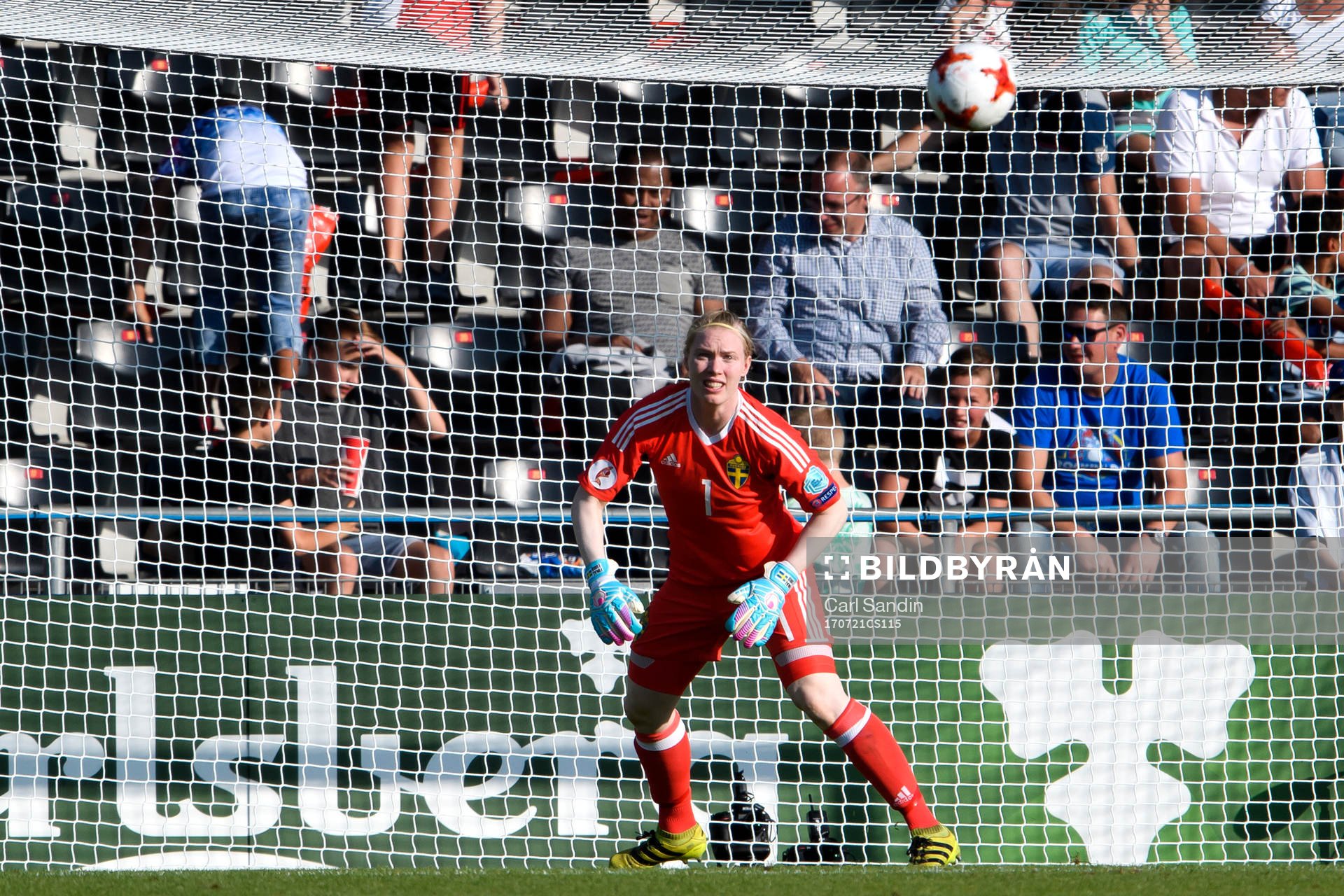 Sveriges målvakt Hedvig Lindahl i matchen mellan Sverige