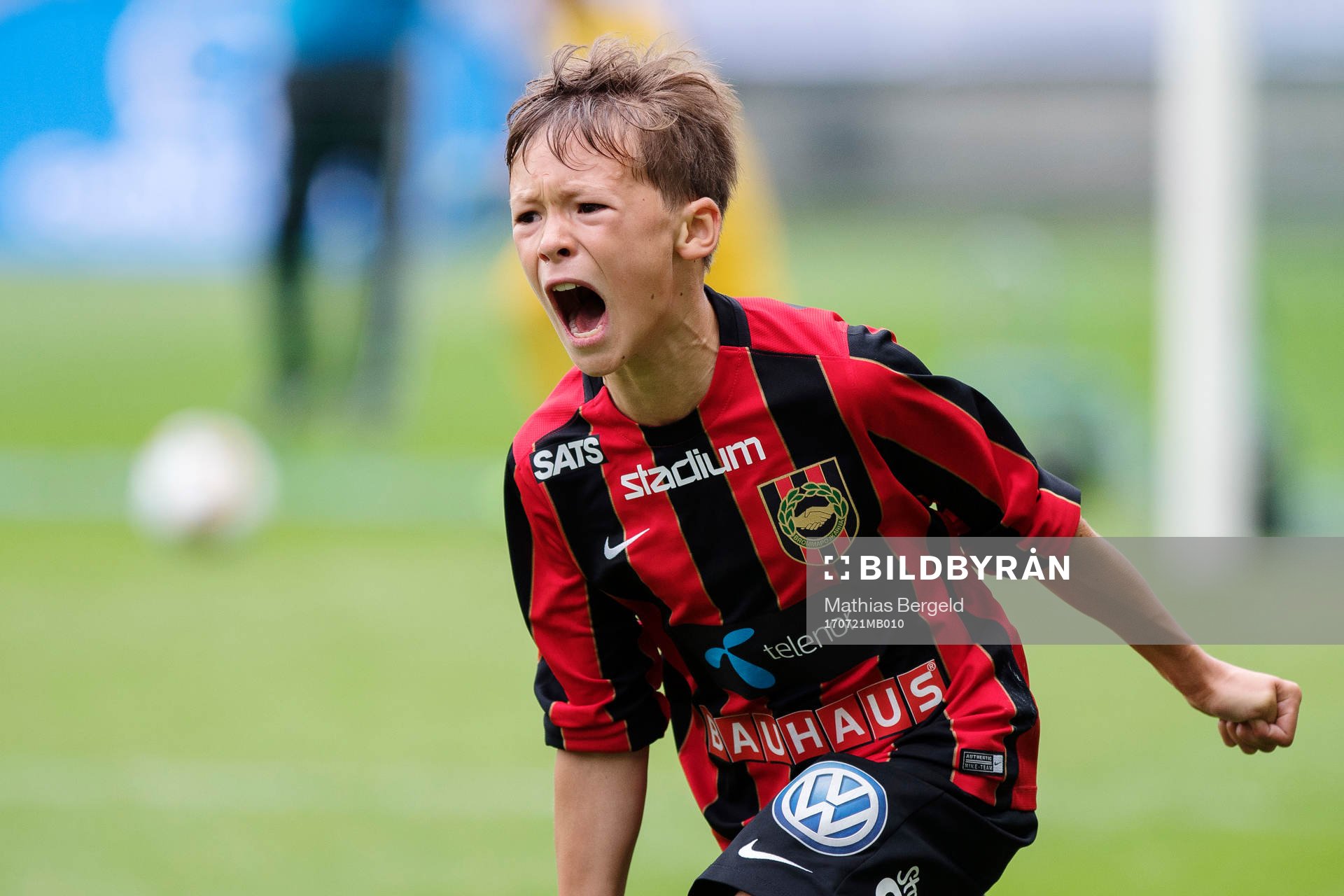 Brommapojkarnas John Mellberg jublar