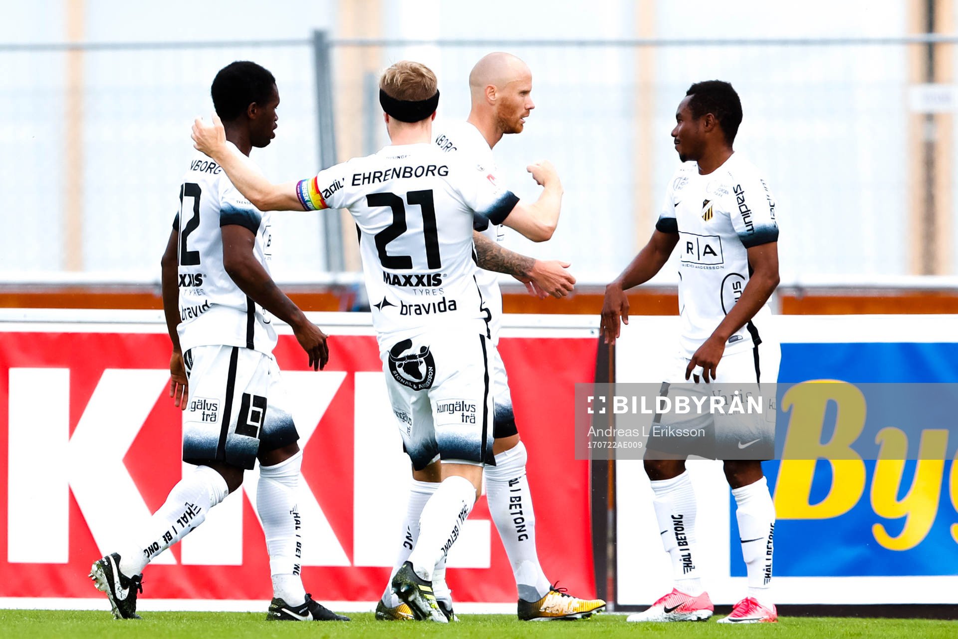 Häckens Chisom Egbuchulam , Rasmus Lindgren och Alexander Farnerud jublar efter 0-1 av Nasiru Mohammed under fotbollsmatchen i Allsvenskan mellan Sirius och Häcken den 22 juli 2017 i Stockholm.