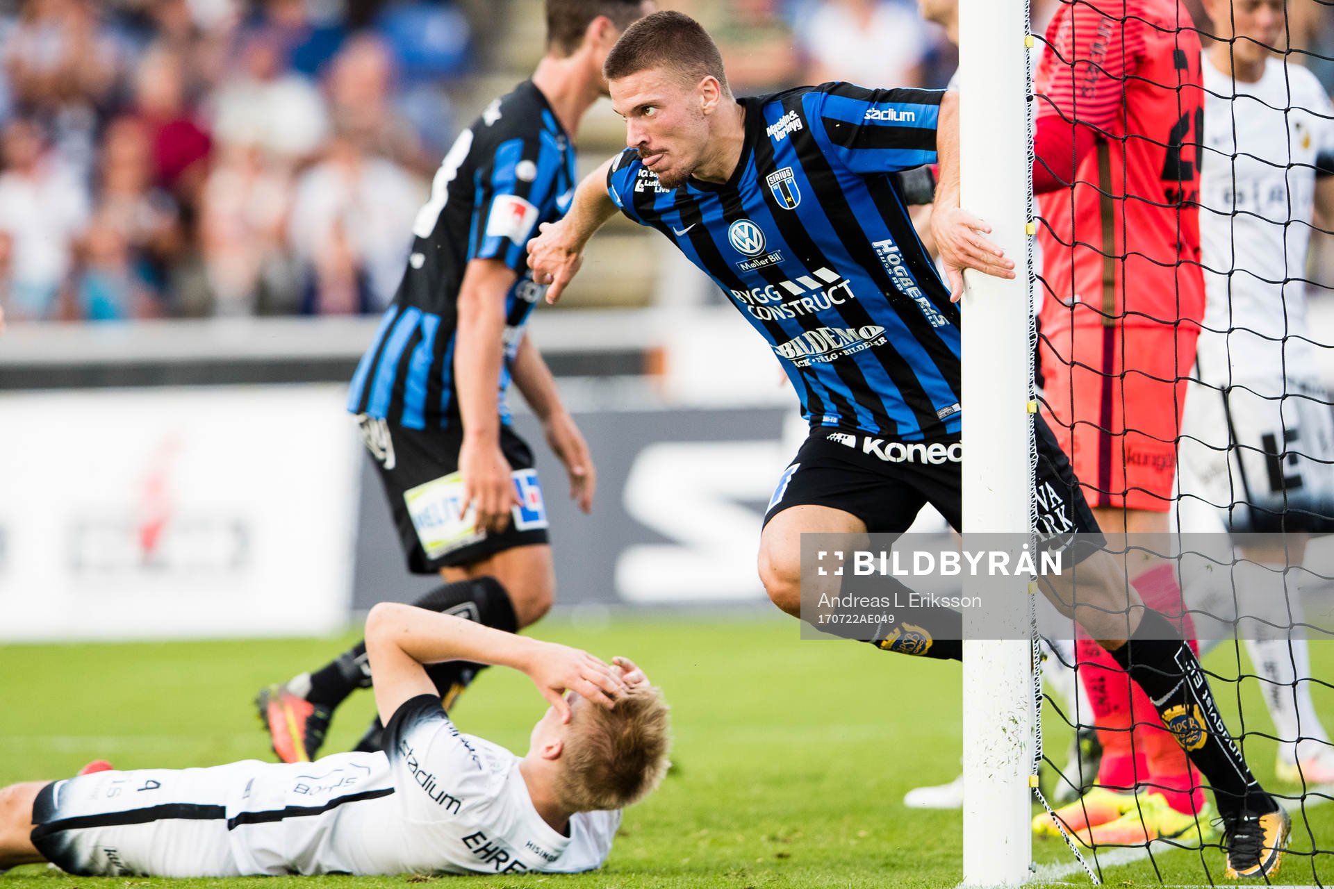 Häckens Juhani Ojala deppar och Sirius Shkodran Maholli