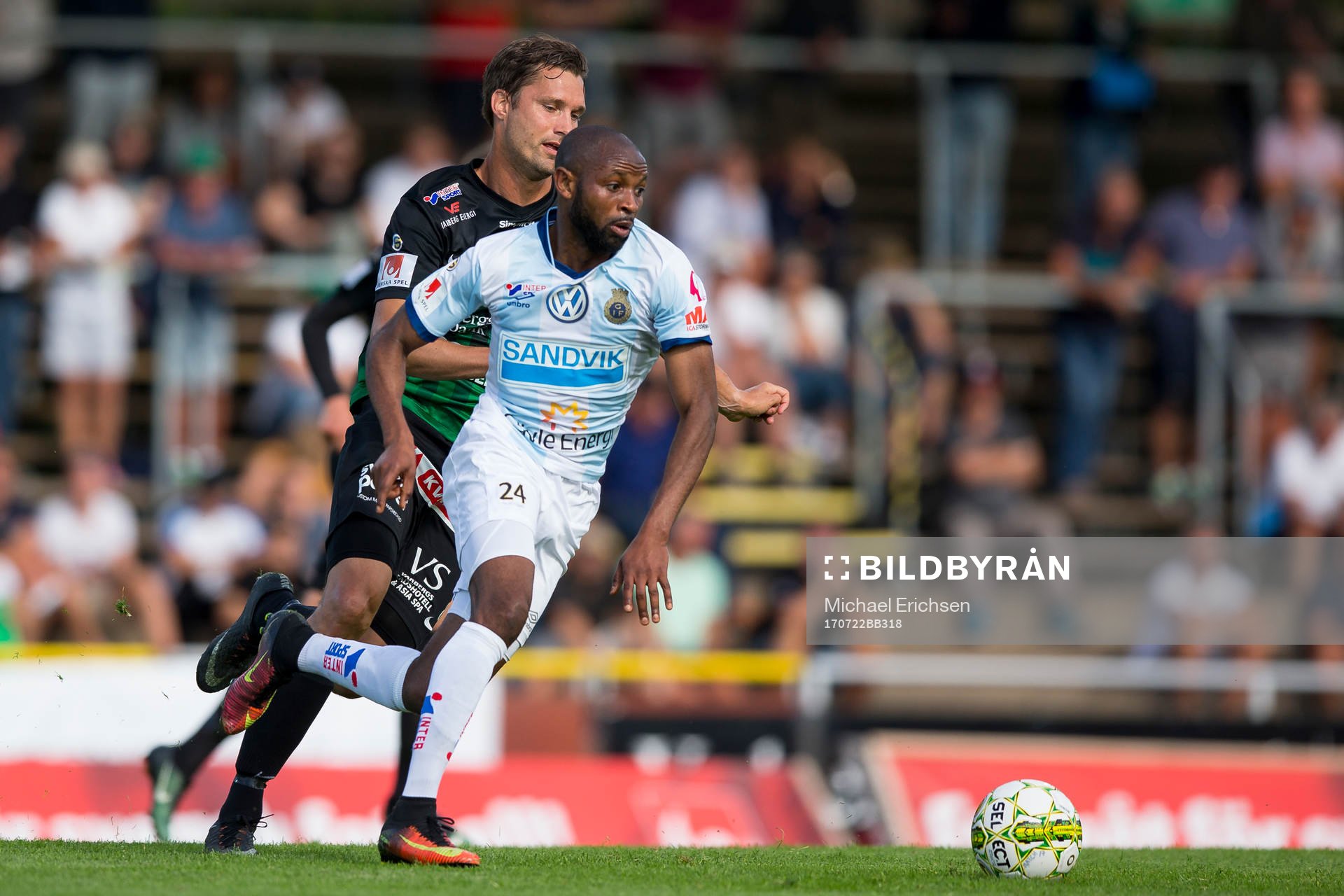 Gefles René Makondele Muzola före Varbergs Peter Nyström under fotbollsmatchen i Superettan mellan Varberg och Gefle den 22 juli 2017 i Varberg.
