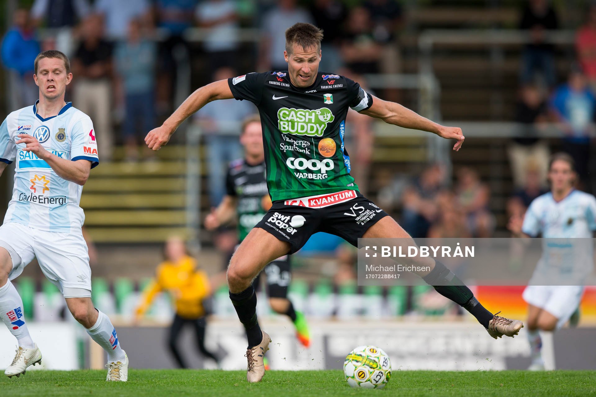 Varbergs Gabriel Altemark-Vanneryr klackar bollen under fotbollsmatchen i Superettan mellan Varberg och Gefle den 22 juli 2017 i Varberg.