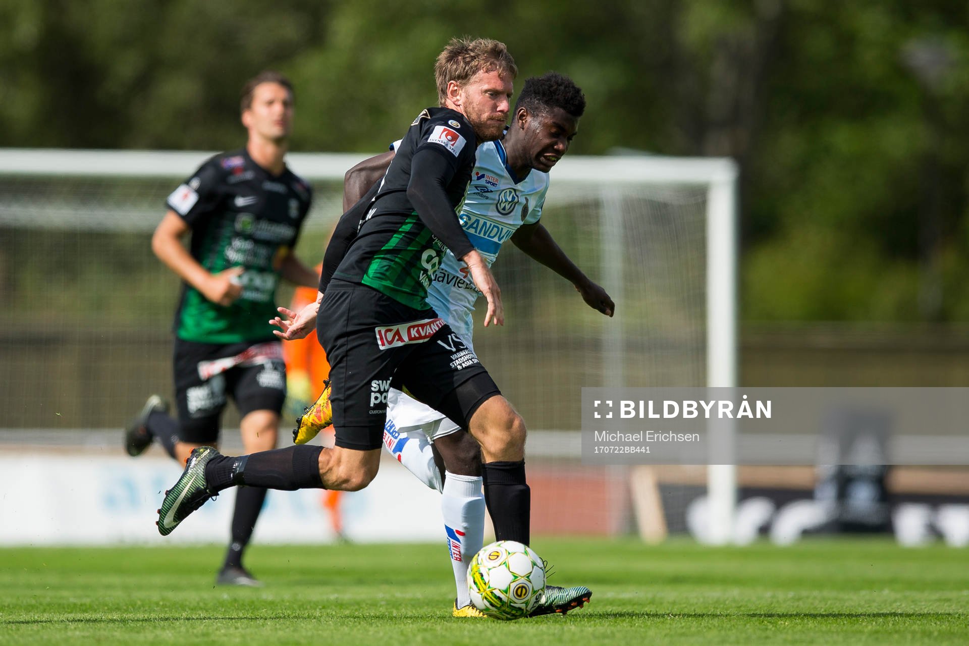 Varbergs Karl Söderström i kamp med Gefles Tshutshu Wa Tshakasua under fotbollsmatchen i Superettan mellan Varberg och Gefle den 22 juli 2017 i Varberg.
