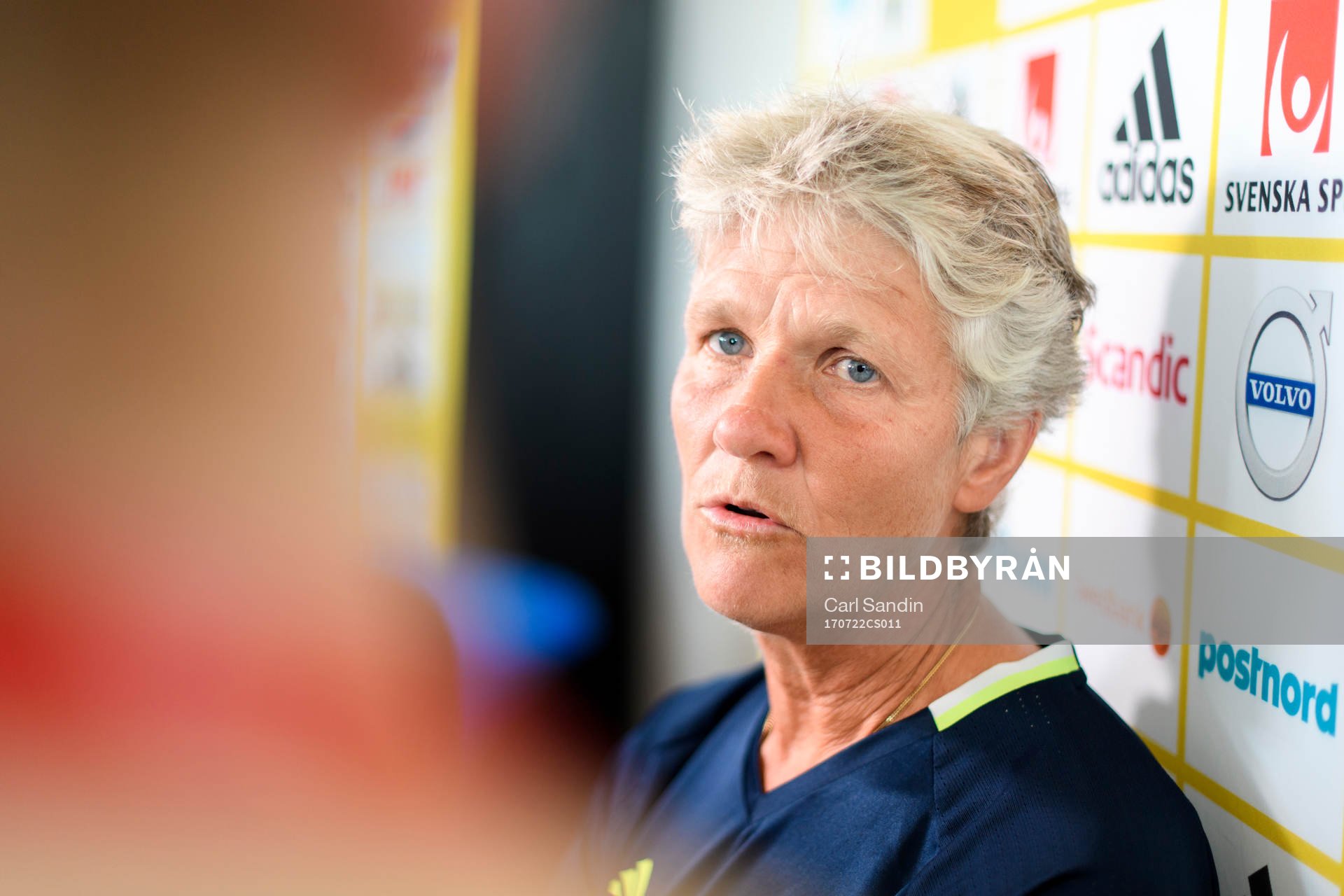 Förbundskapten Pia Sundhage blir intervjuad på en