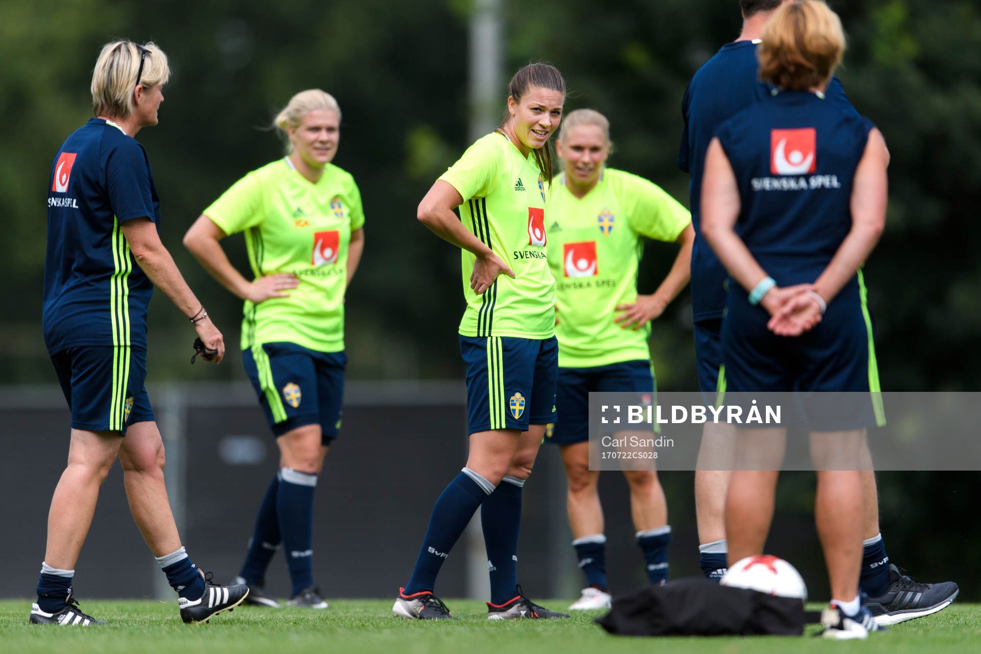 Målvakt Emelie Lundberg, Pauline Hammarlund och Jonna