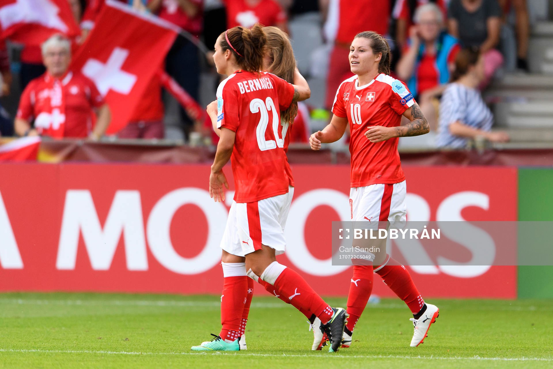 Schweiz Ramona Bachmann jublar efter att hon gjort 1-2 i matchen mellan Island och Schweiz under dag 7 av fotbolls-EM den 22 juli 2017 i Doetinchem.