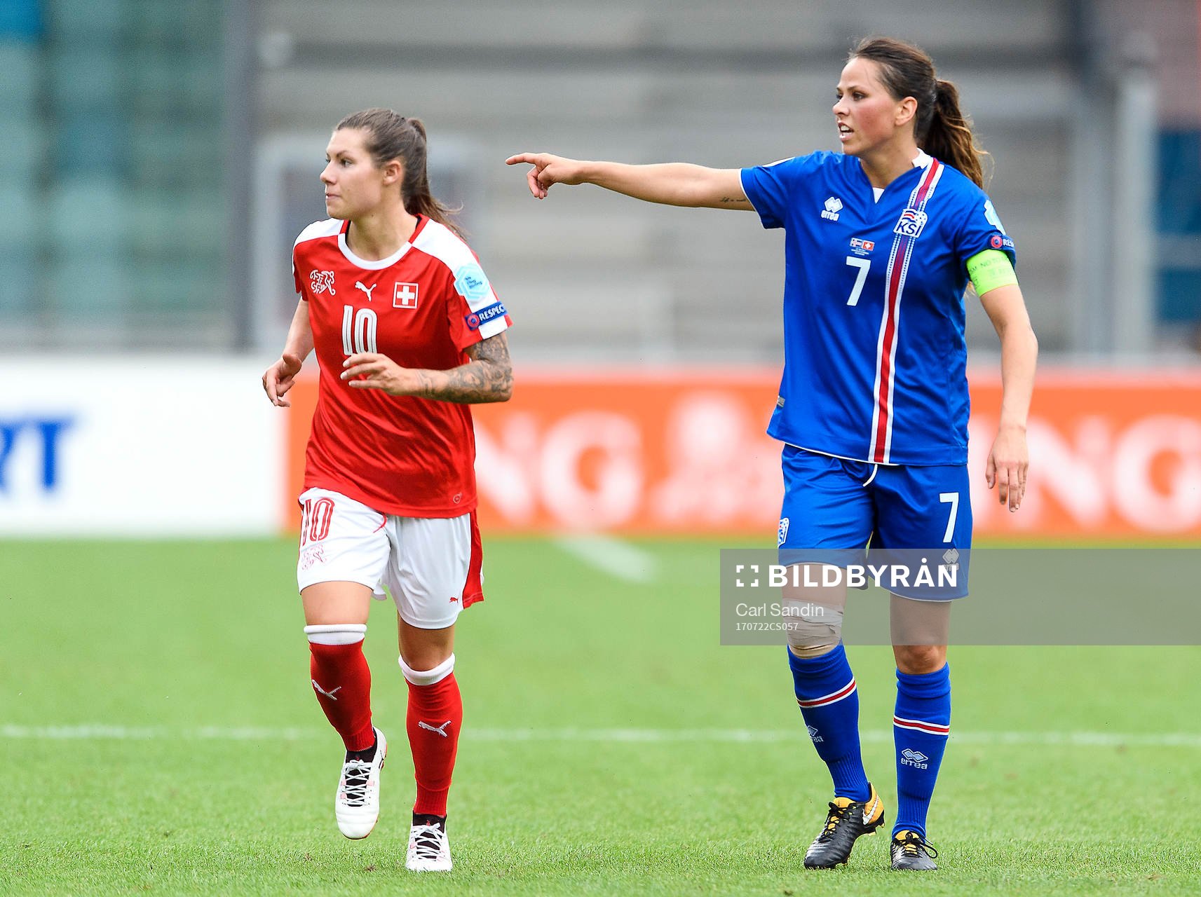 Schweiz Ramona Bachmann och Islands Sara Björk