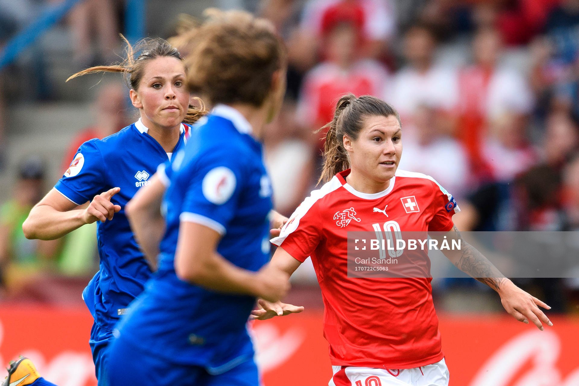 Islands Sara Björk Gunnarsdottir och Schweiz Ramona