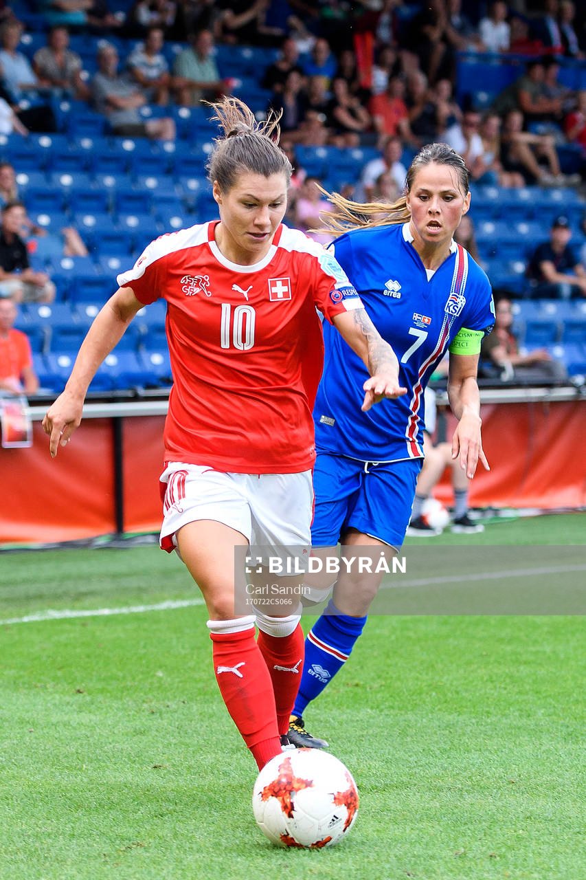 Schweiz Ramona Bachmann och Islands Sara Björk